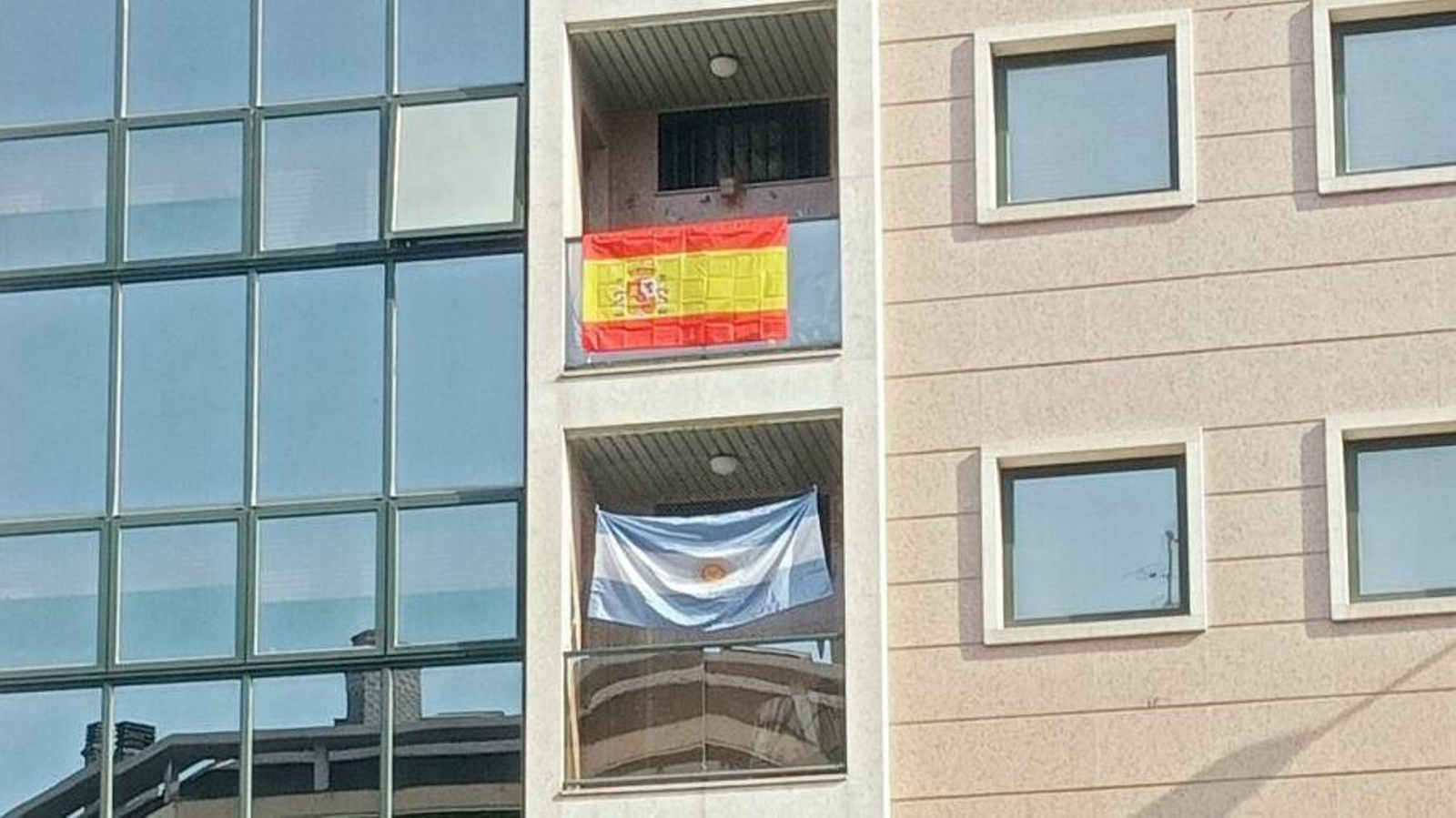 Guerra de banderas en Ourense.