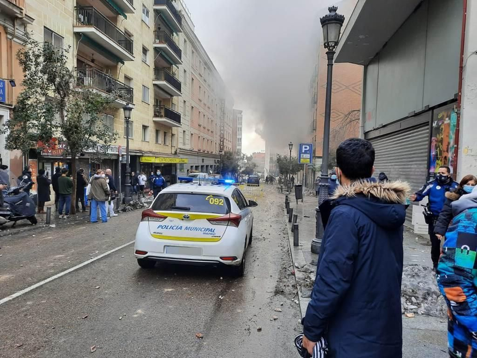Una fuerte explosión en la calle Toledo de Madrid hunde varias plantas de un edificio16