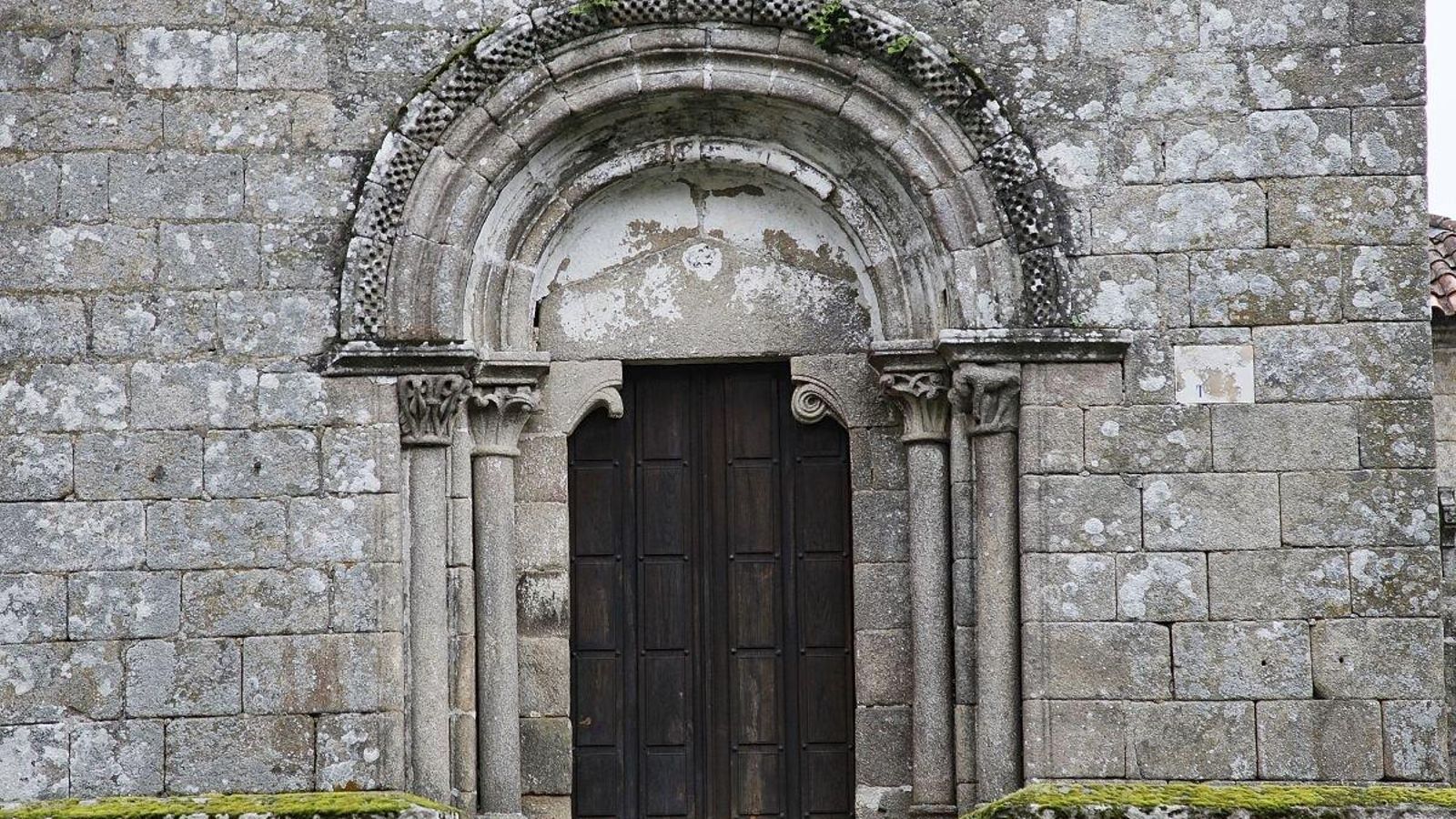 Fachada de una de las iglesias de la Ruta Románica.