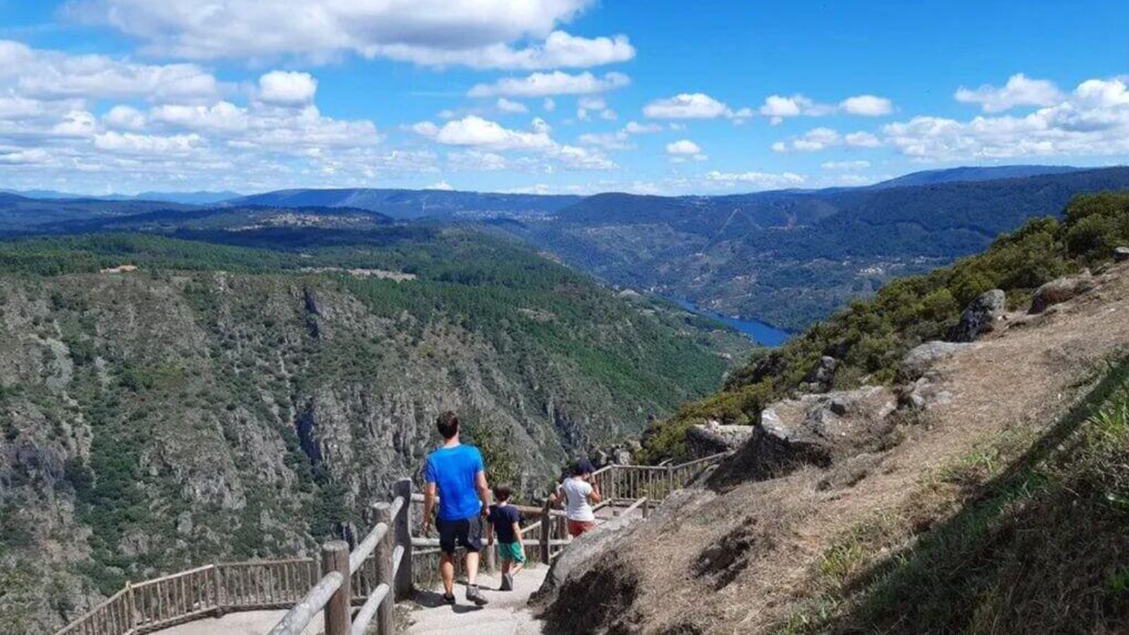 Los Balcones de Madrid, en Parada de Sil, son uno de los miradores más conocidos de la Ribeira Sacra ourensana.