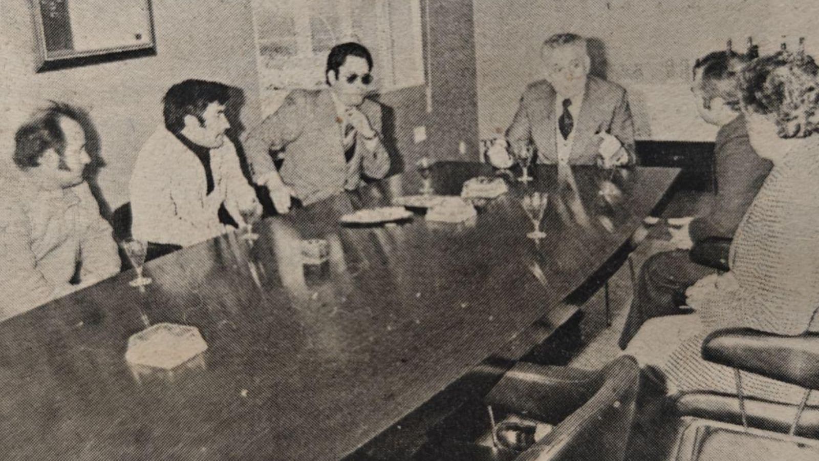 El gobernador civil con el jurado de empresa de Muebles Calvo.