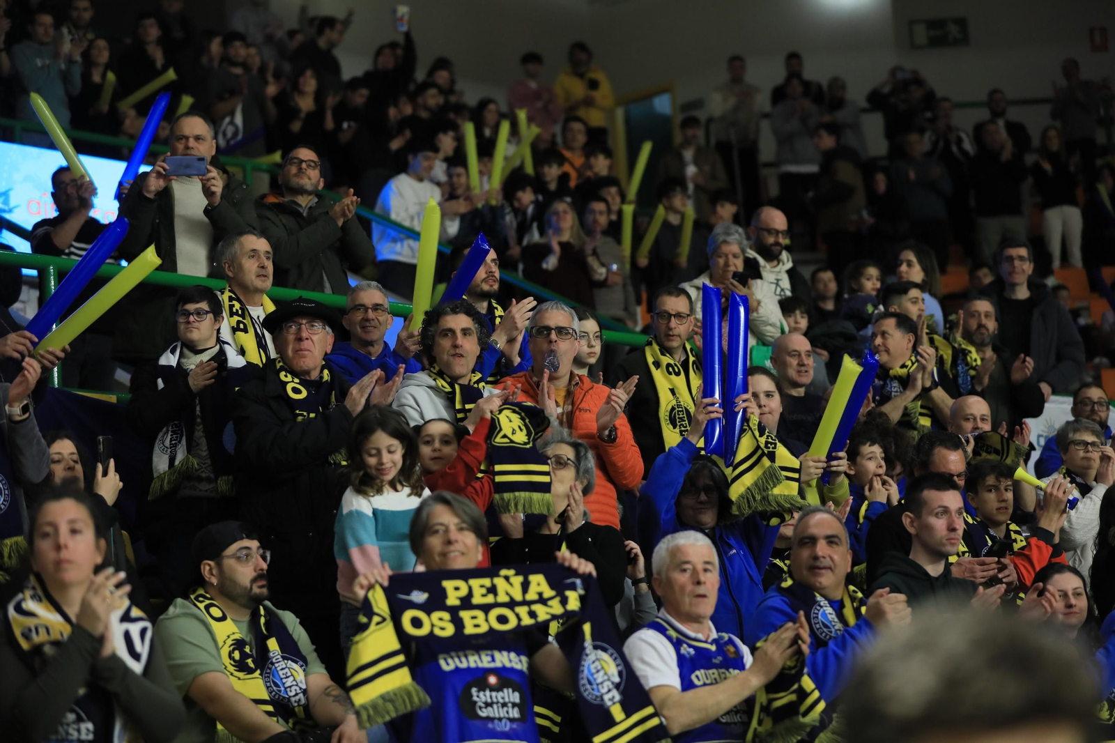 Galería | El Pazo, a reventar para el derbi COB-Obradoiro