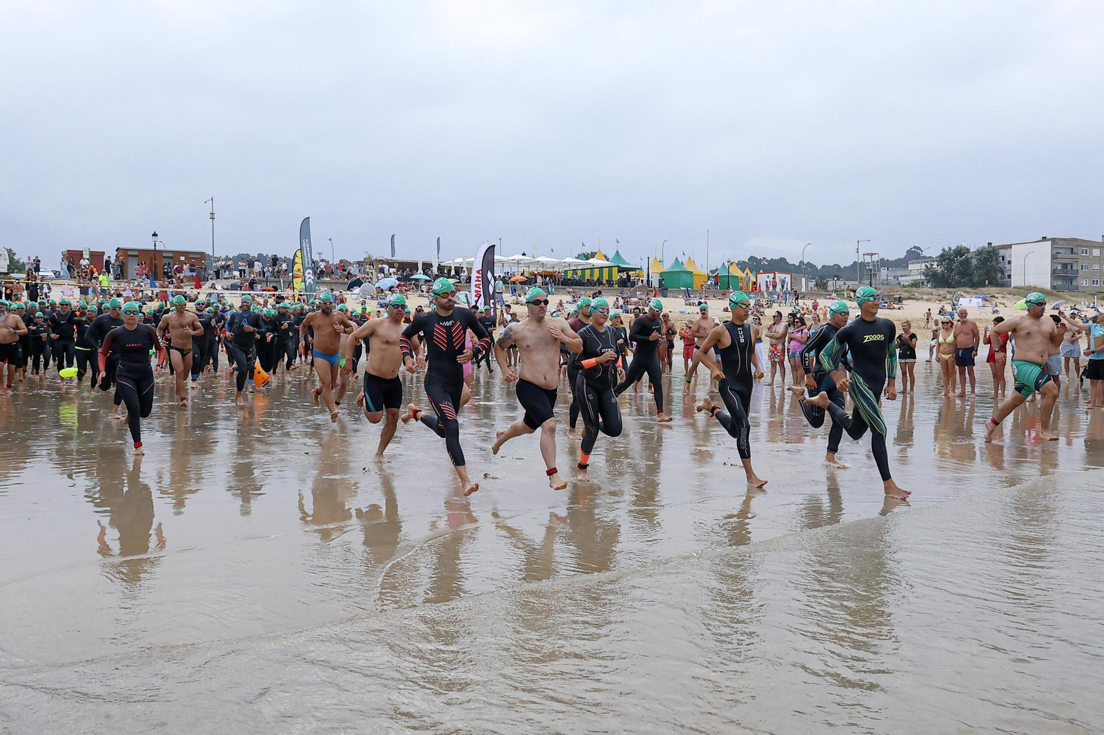 Galería | Centenares de nadadores se citan en Praia América para la Travesía a nado Costa Serena 2026