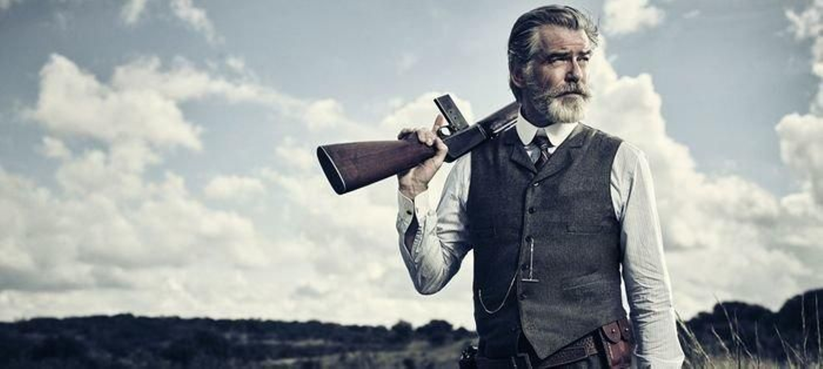 Pierce Brosnam como Eli McCullough.