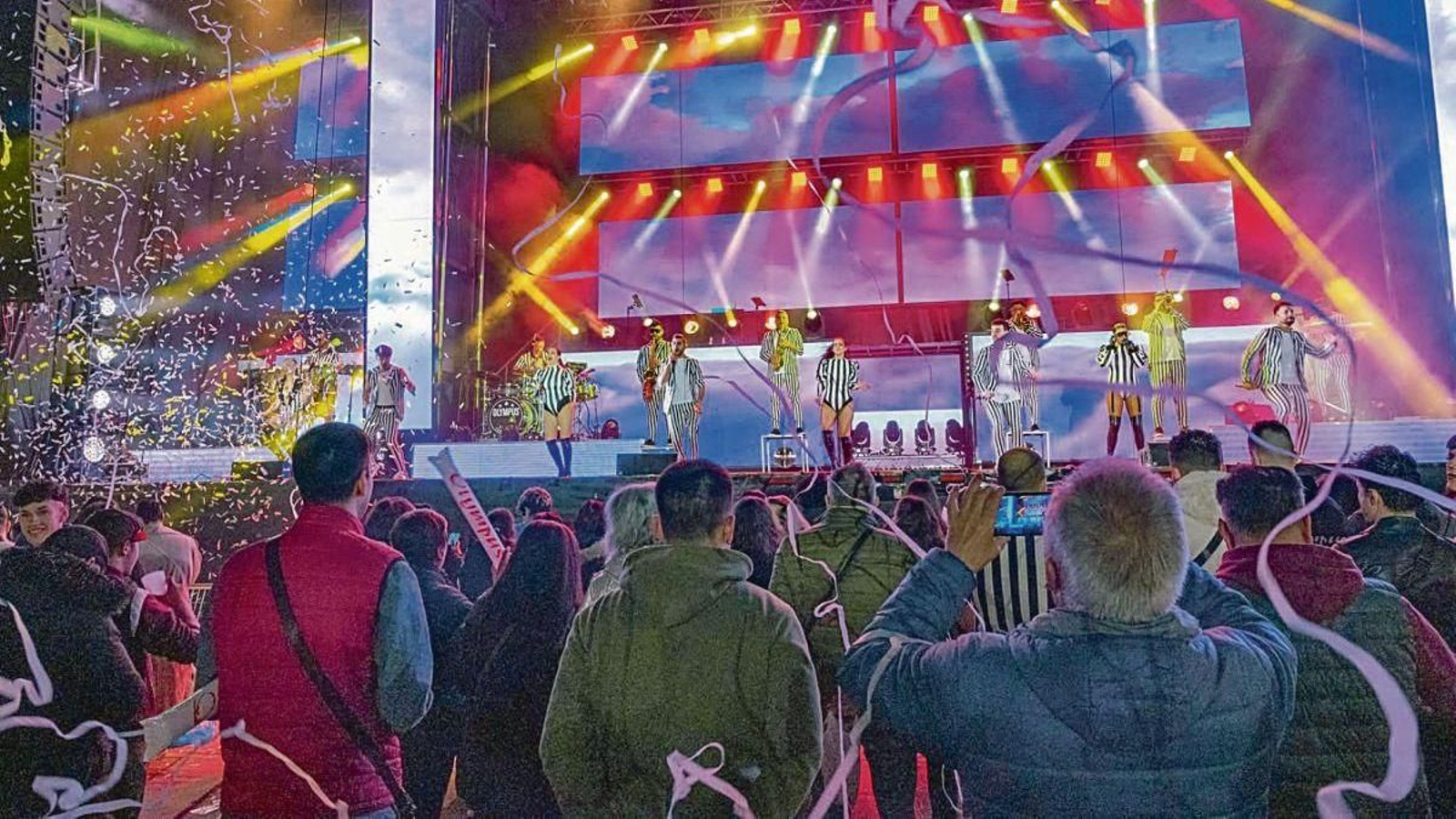 Actuación de la orquesta Olympus.