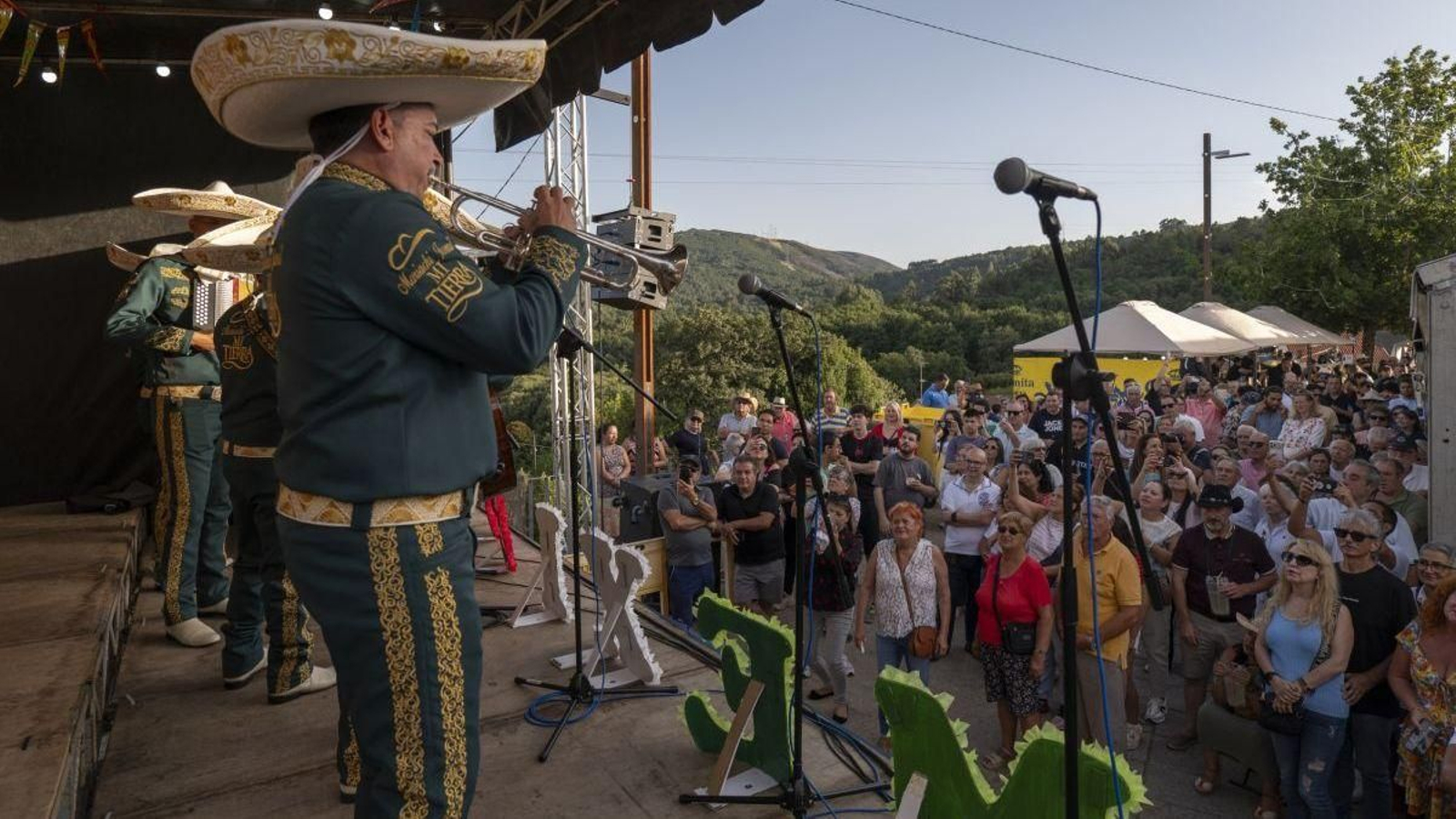 El público disfrutó al ritmo de la música de los mariachis en la gran Fiesta Mexicana.