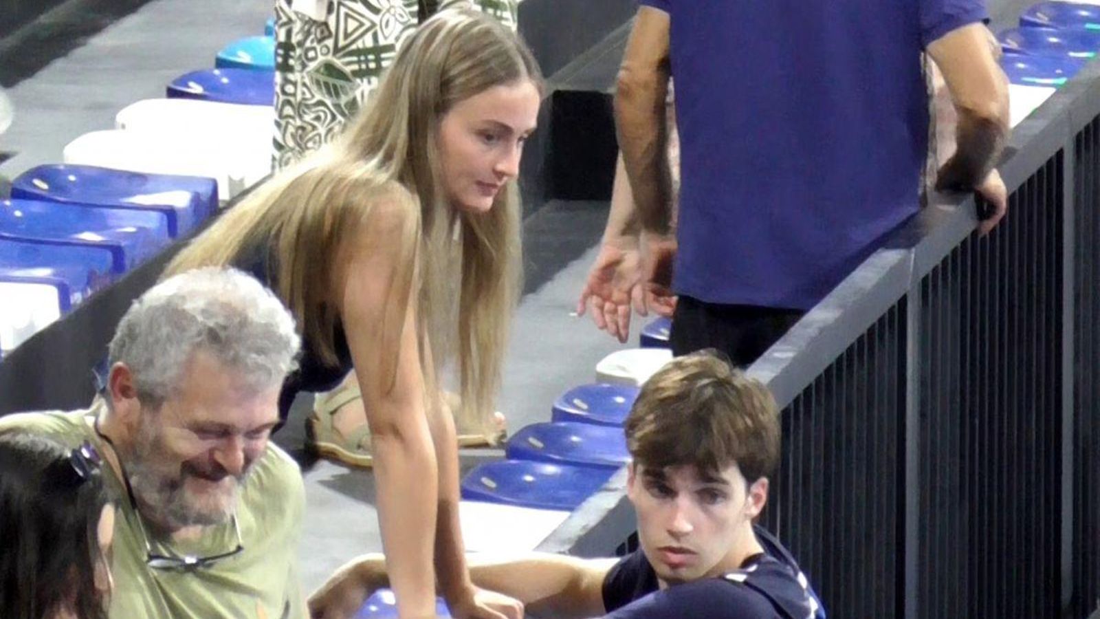 Johanna Zott y Pablo Urdangarin en un descanso durante el partido.