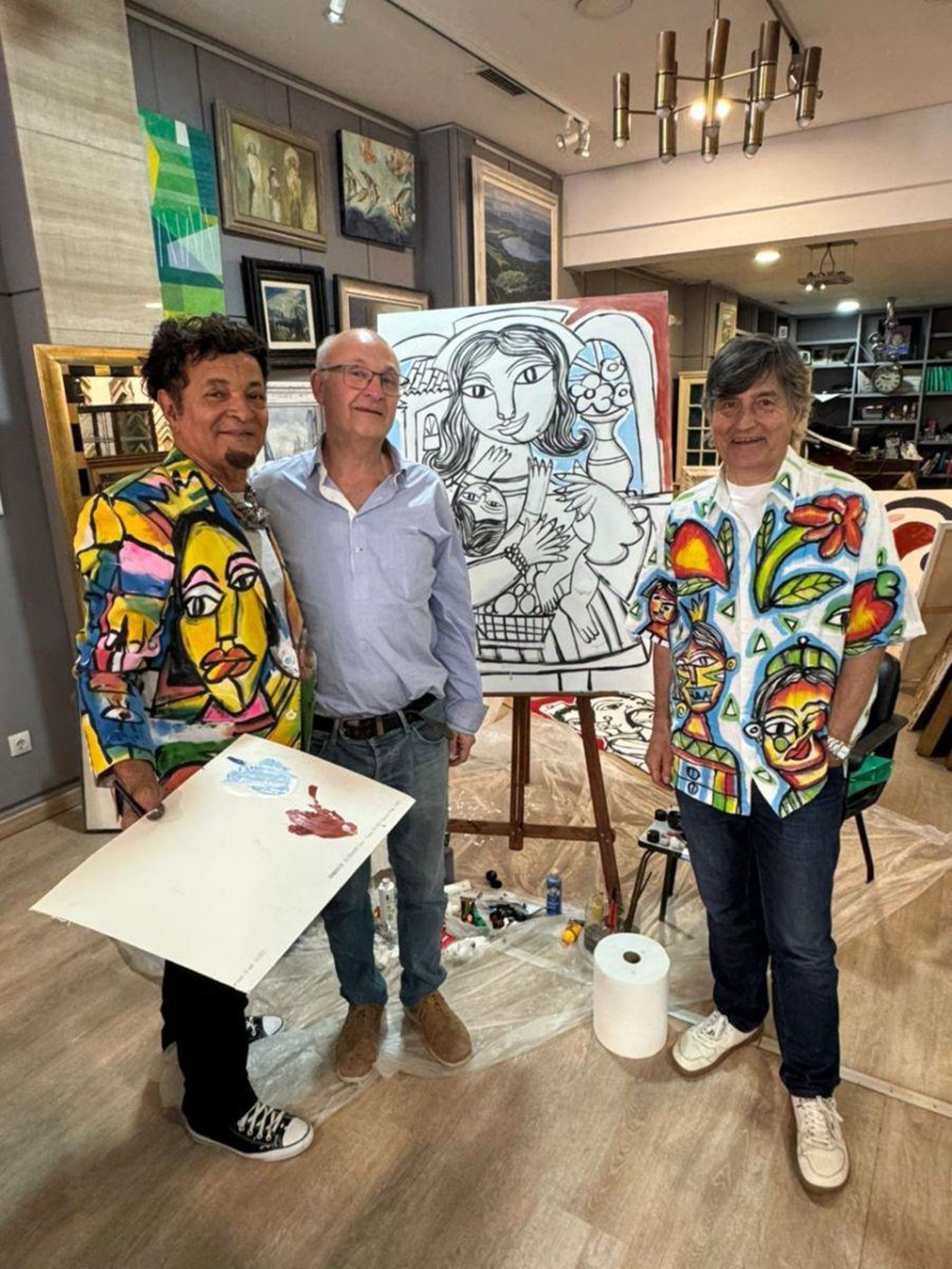 El artista junto a Casiano y Gonzalo Pérez.