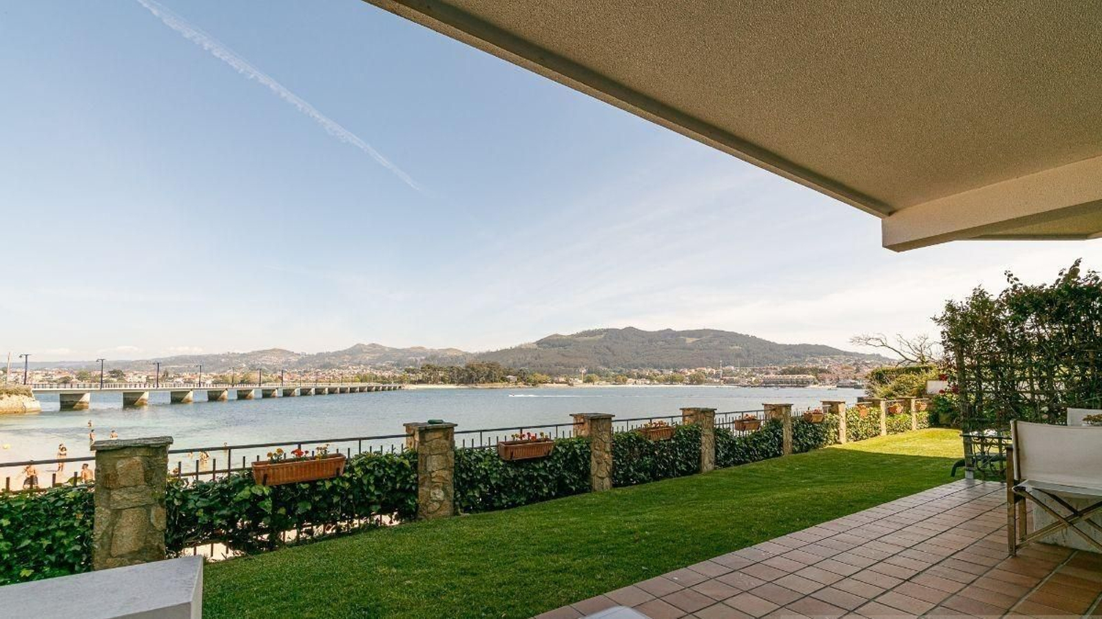 Toralla, Cabo Estai, Carretera Cortada-Canido y O Castro, zonas de chalés de más de un millón de euros.