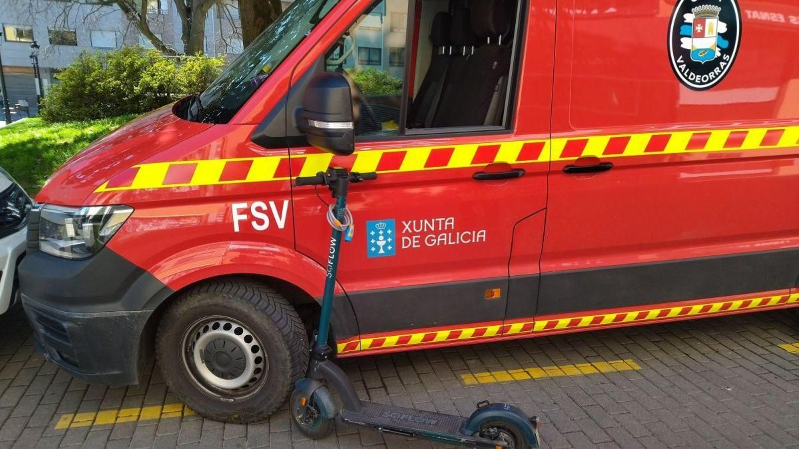 Patinete recogido por el GES Valdeorras tras un accidente ocurrido en O Barco.