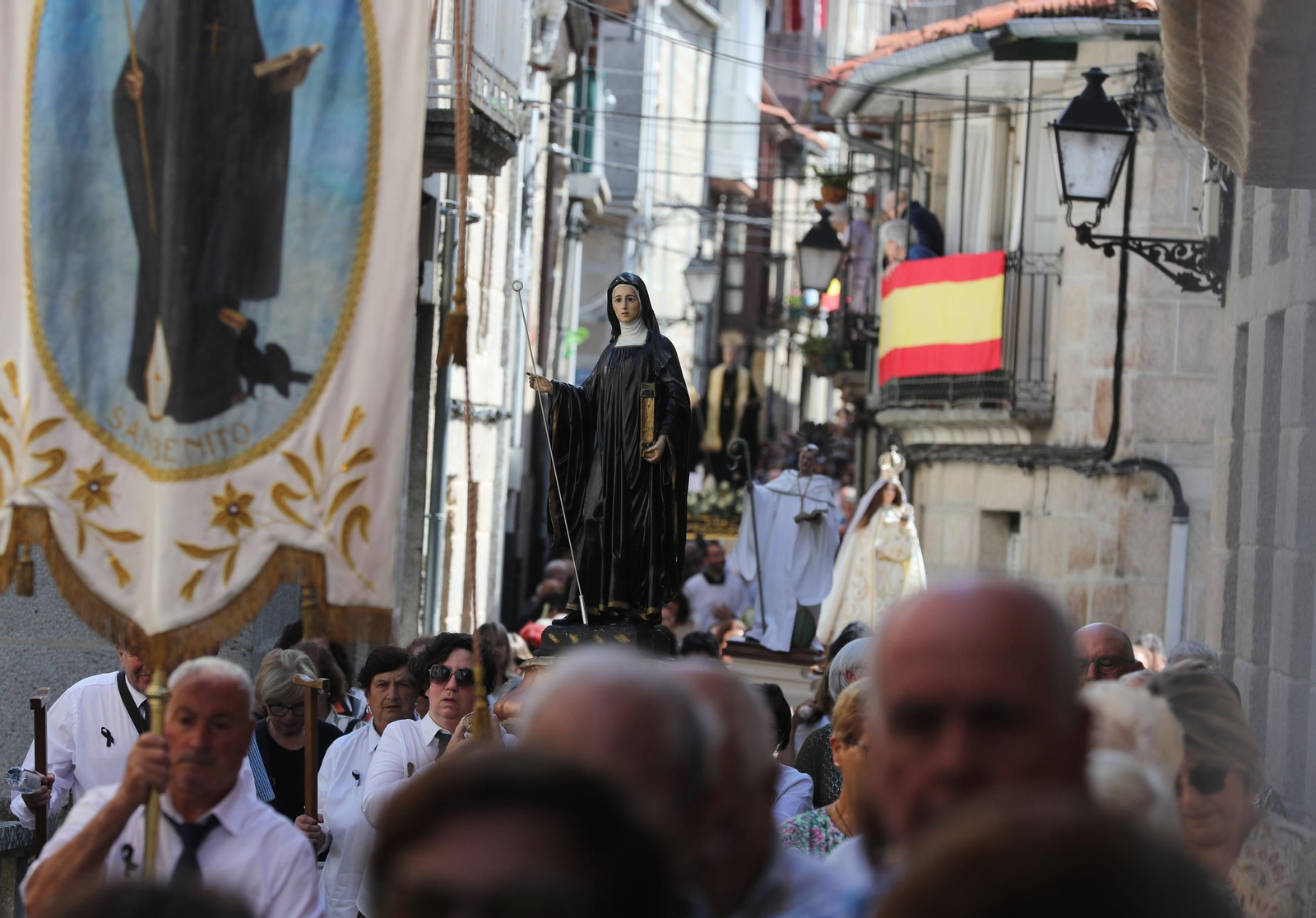Galería | Allariz despide ó   San Bieito cunha   procesión sentida  e numerosa