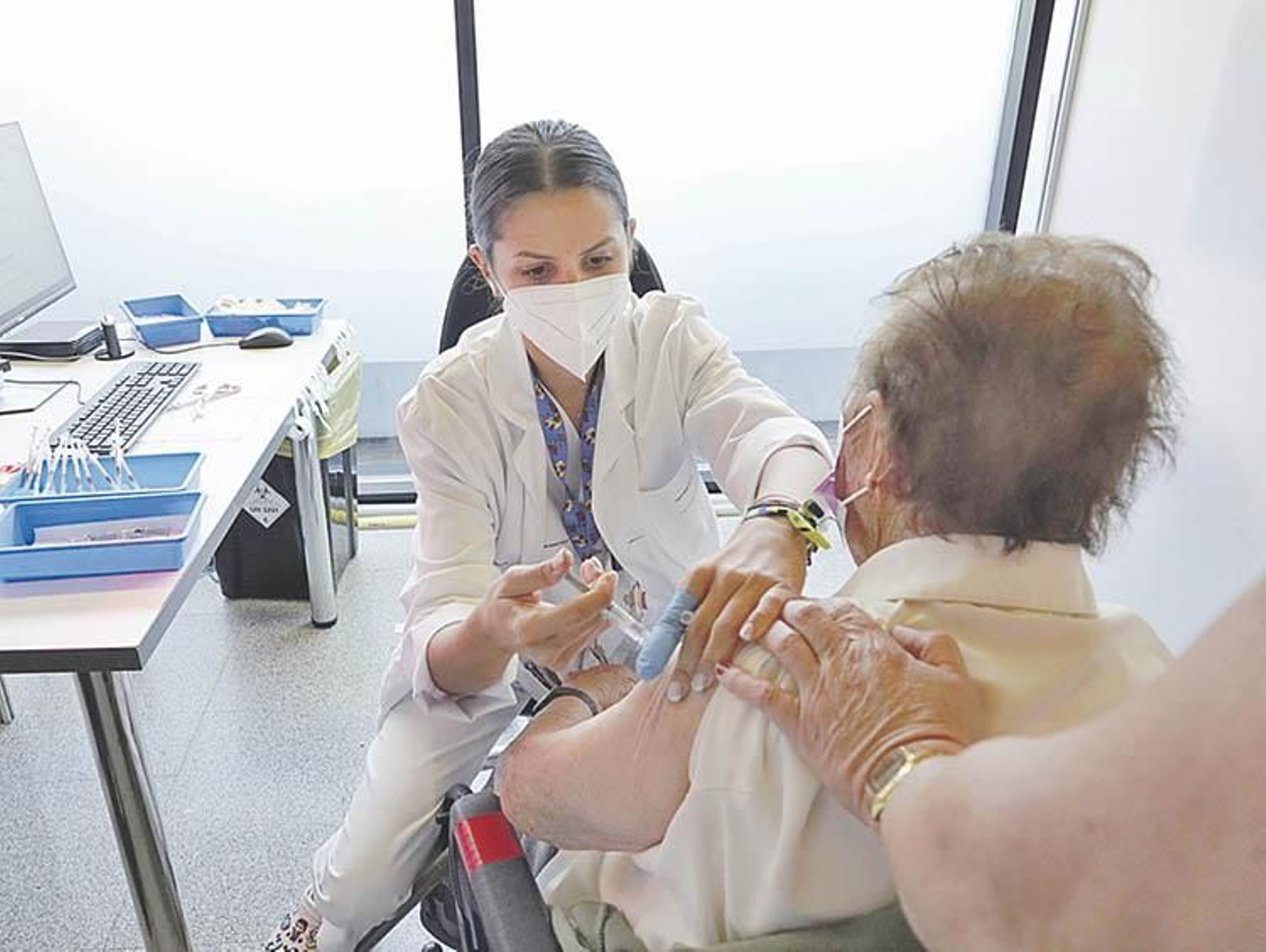 El Cunqueiro sigue ofreciendo la posibilidad de vacunarse frente al covid a cualquiera que lo solicite con o sin cita.
