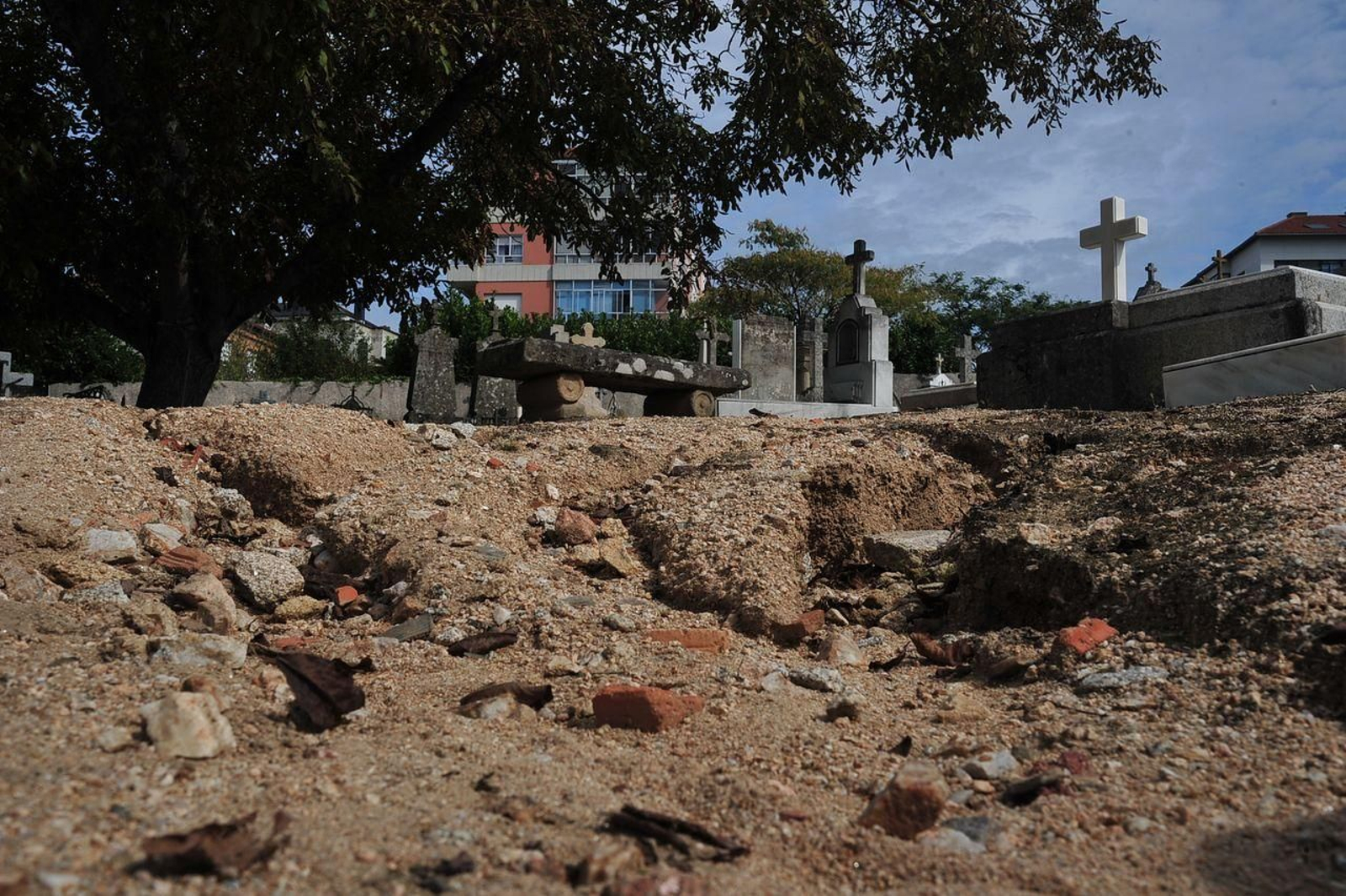 El mal estado de los caminos del cementerio de San Francisco (Foto: José Paz)