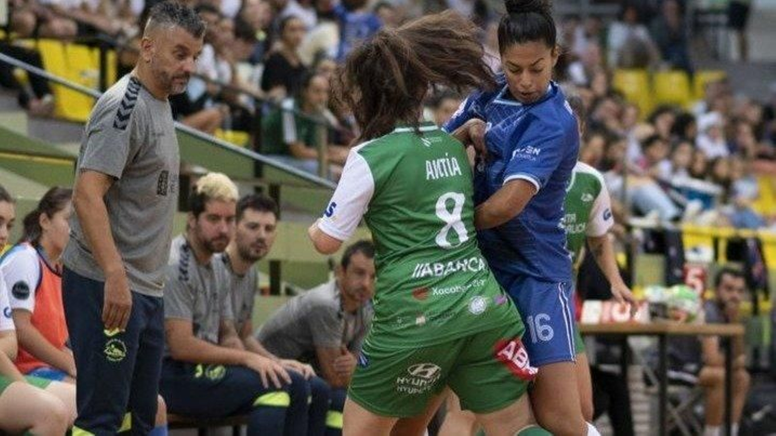 Jugada del derbi en Os Remedios.