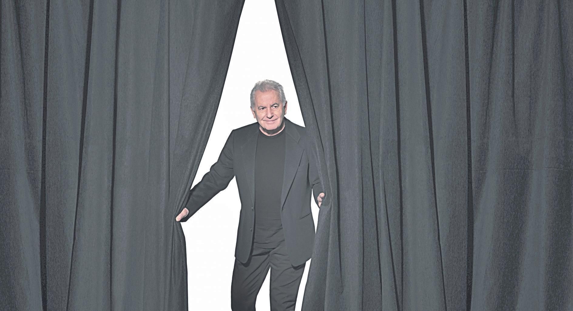 El artista Víctor Manuel presenta el espectáculo de su 75 aniversario.