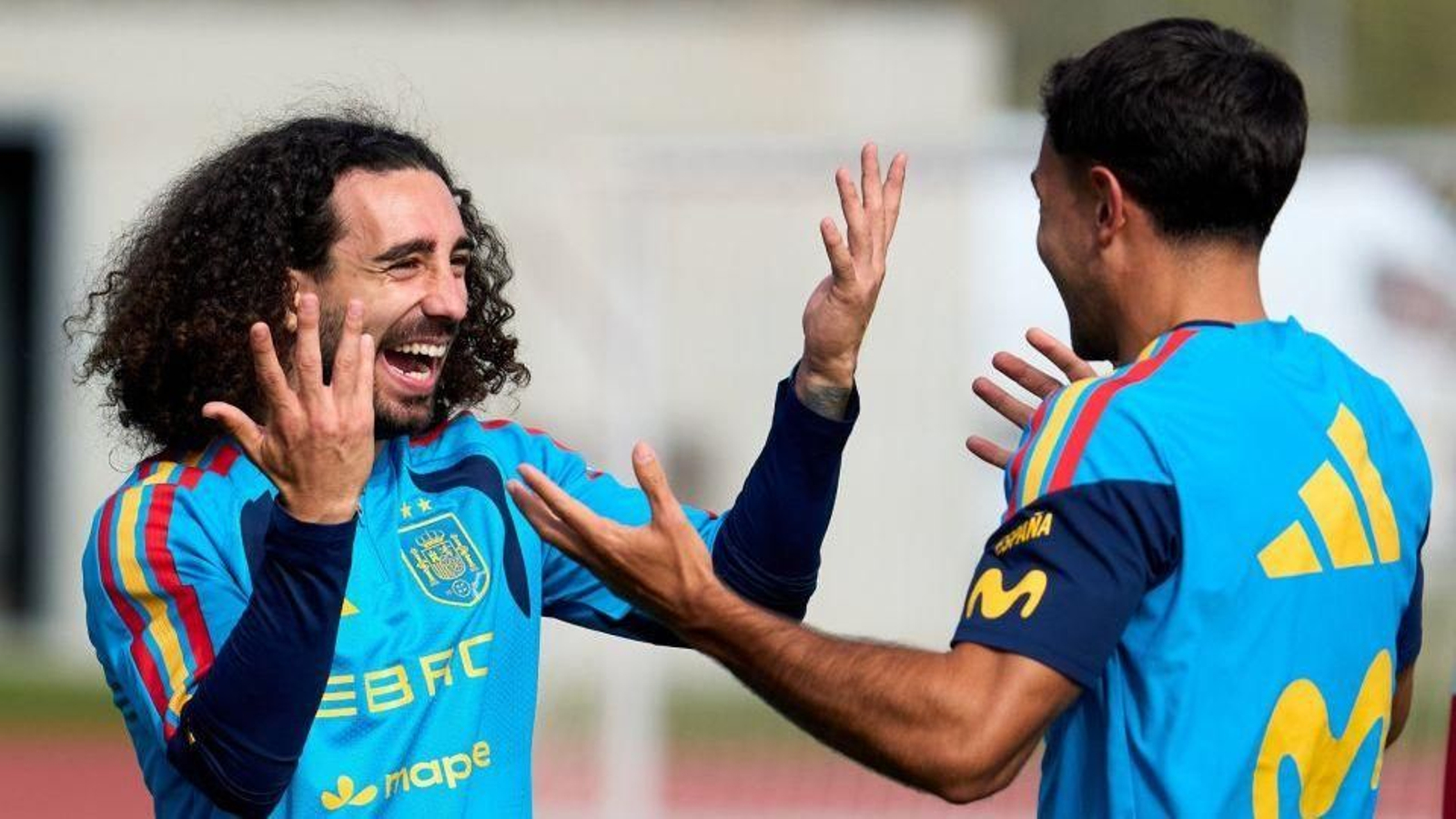 Cucurella y Zubimendi, durante el entrenamiento previo al encuentro frente a Croacia.