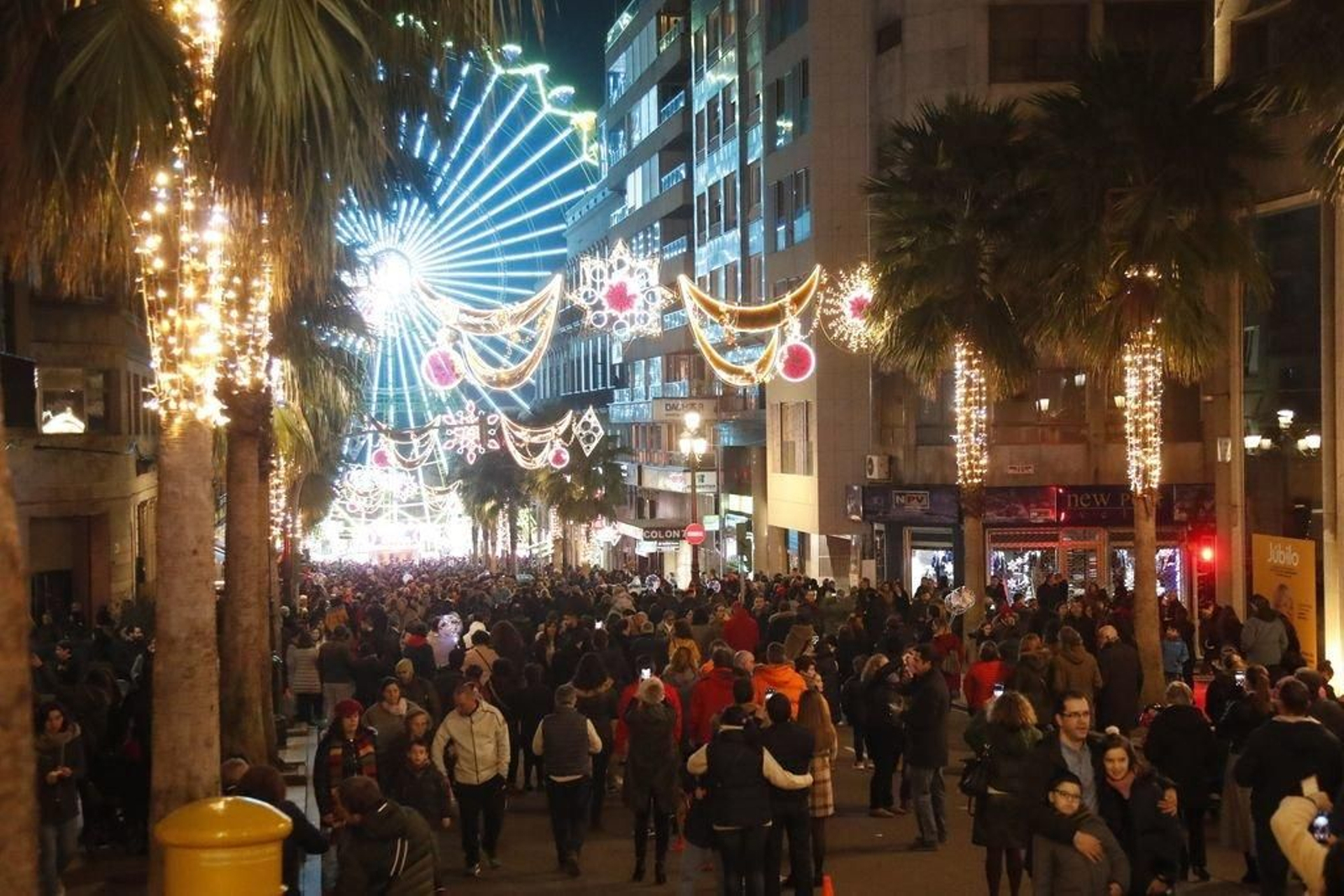 Los turistas invaden Vigo en el Puente192