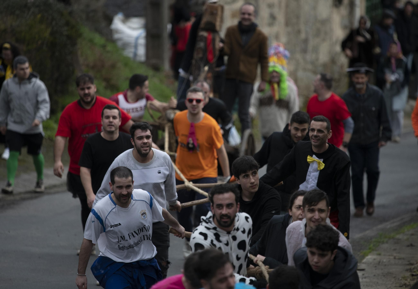 Galería | El meco Abalos recorrió As Teixugueiras, Cartelle