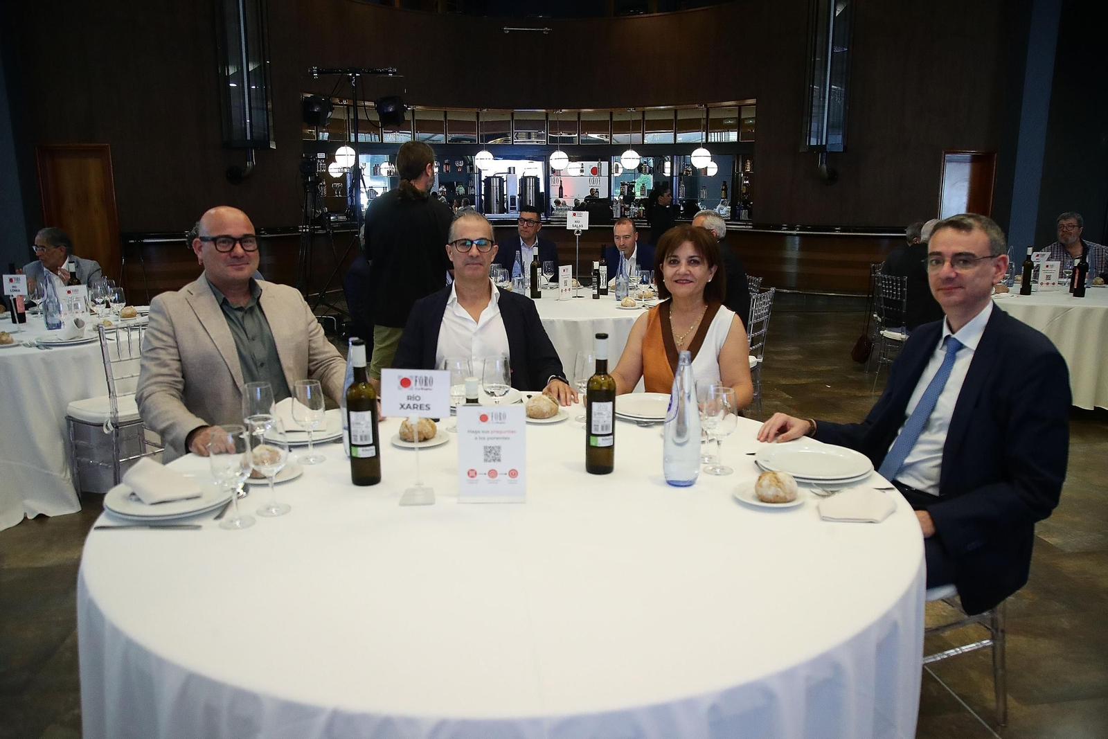 MESA RÍO XARES  Jano Fraga, presidente de la Escudería Ourense; Jaime Pereira, secretario general de la Confederación de Empresarios de Ourense; Conchi Fernández, jefa de Administración de La Región y Ramón Gayoso, del Banco Sabadell Ourense.