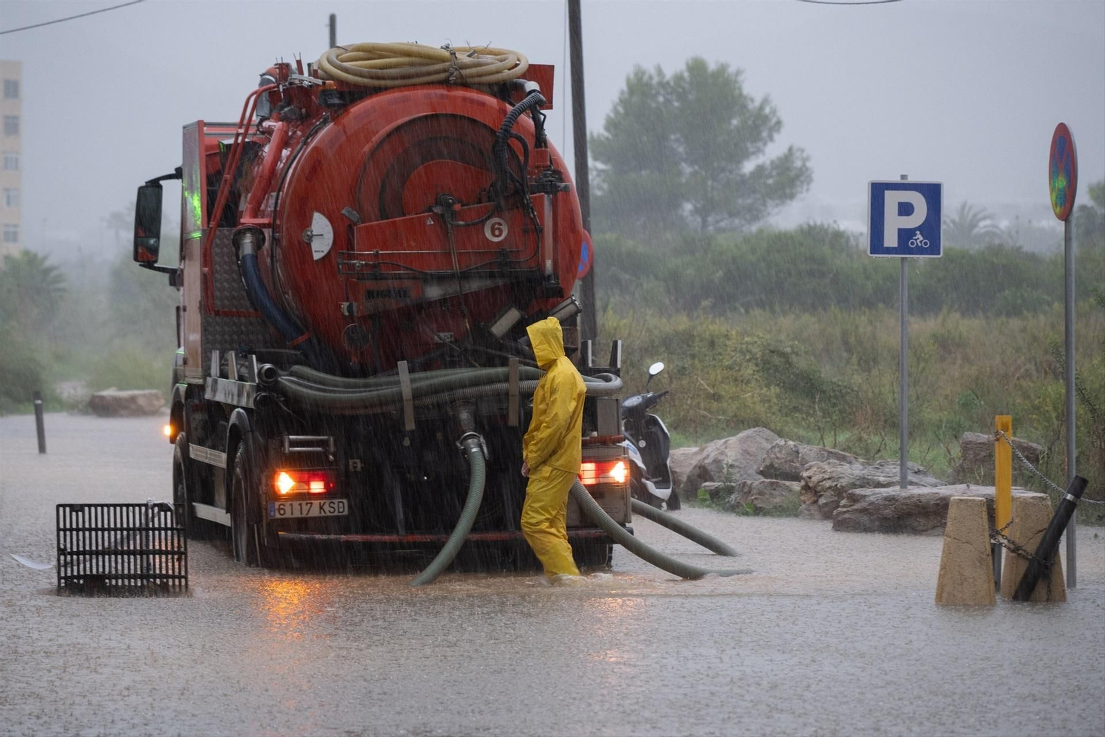 Galería | Calles anegadas y lluvias torrenciales: el paso de la DANA por el Mediterráneo