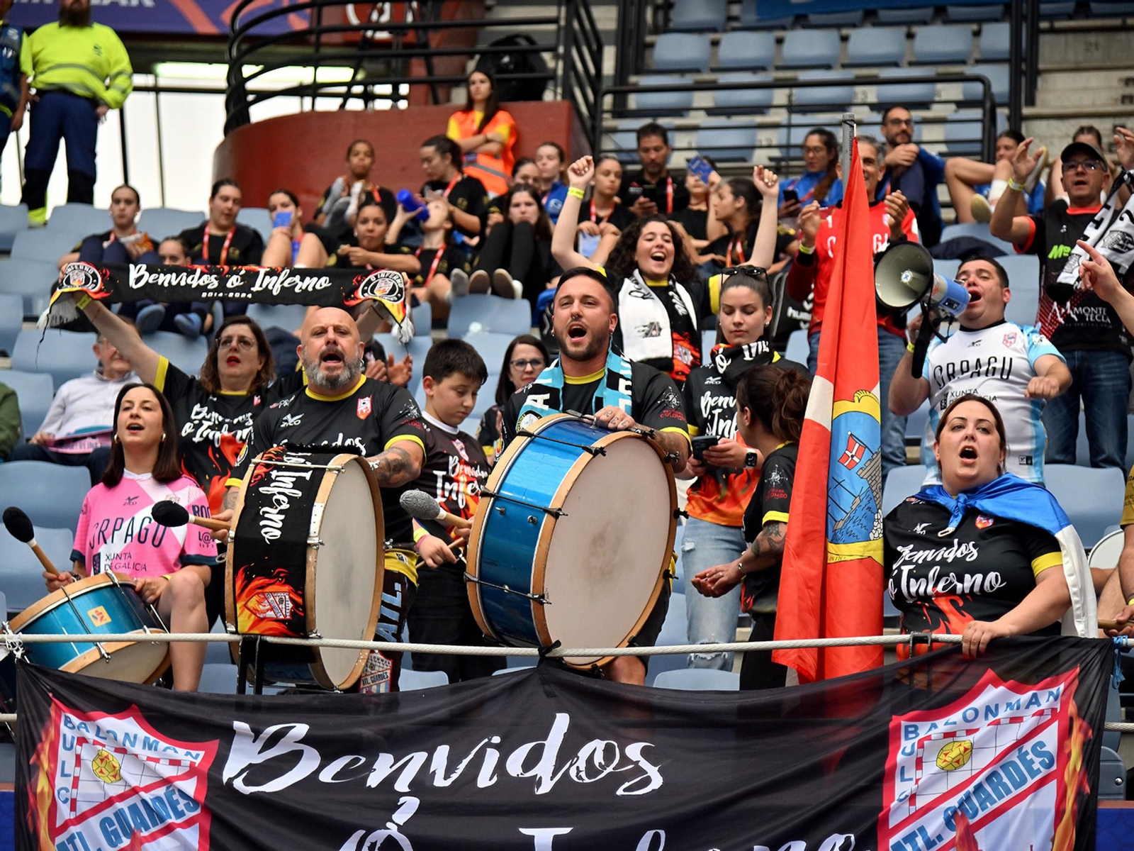 La afición del Atlético Guardés se hizo notar ayer en Donosti.