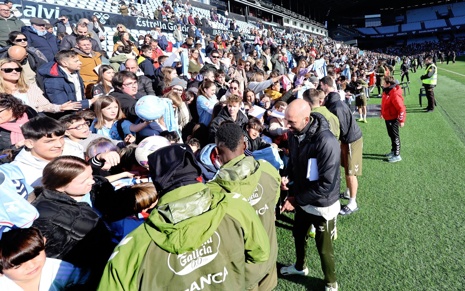 Galería | Regalo de Reyes del Celta a los niños en Balaídos