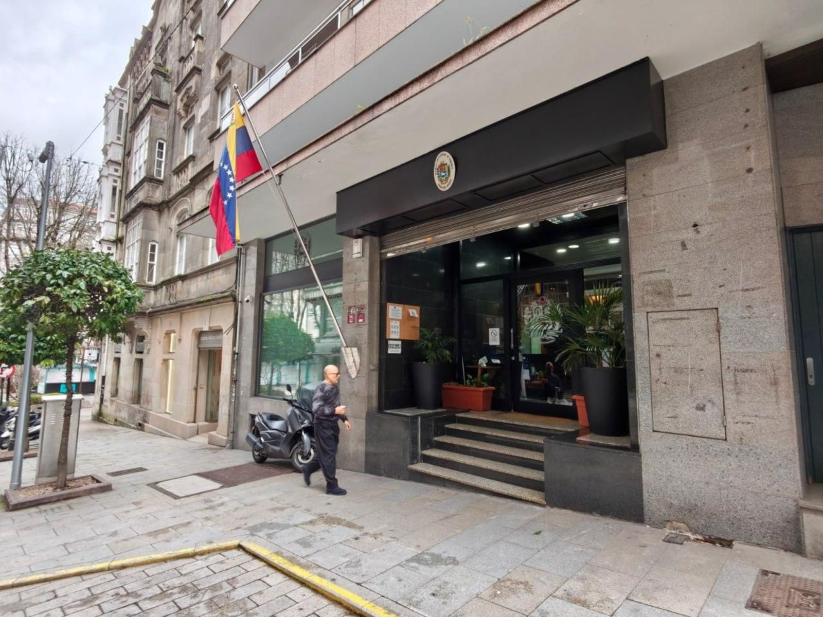 El consulado de Venezuela, dirigido por el Gobierno de Delcy