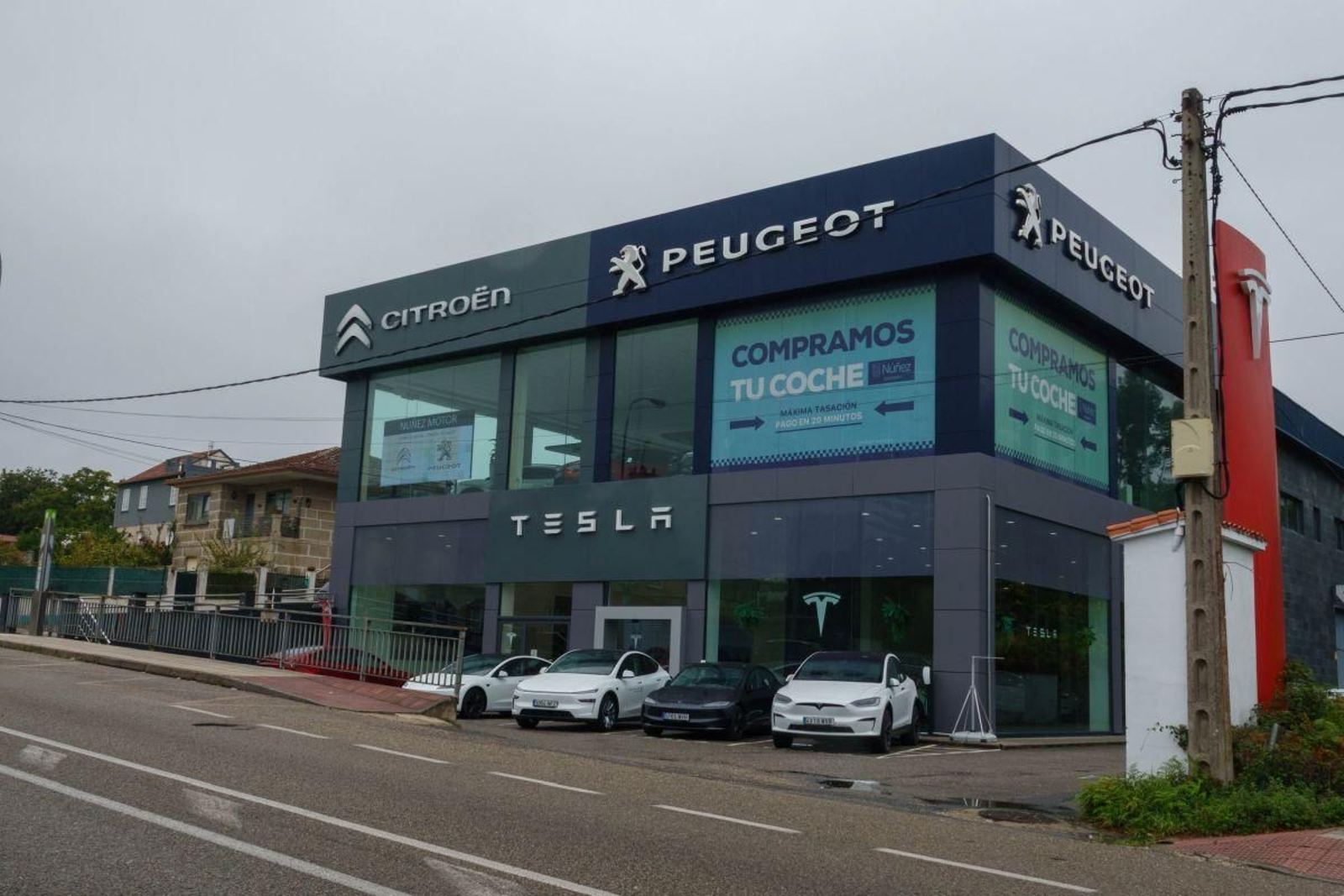 Una de las millas de oro en Vigo de los concesionario, en la Carretera de Camposancos.