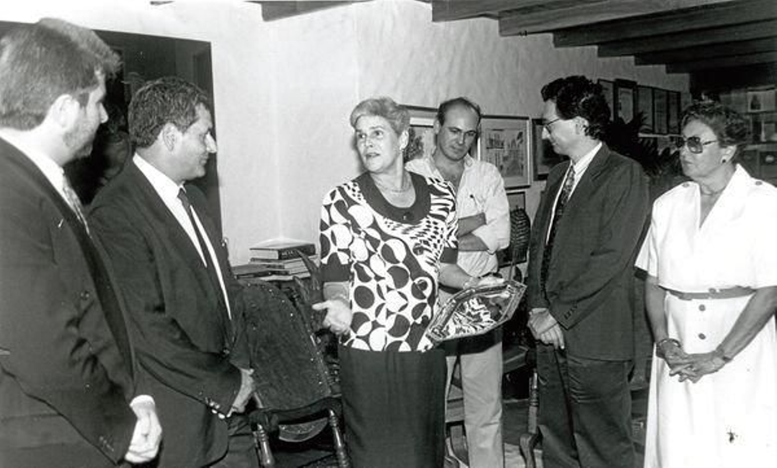 Alfonso S. Palomares y directivos de ACAN-Eje con la presidenta doña Violeta en el palacio presidencial de Nicaragua.