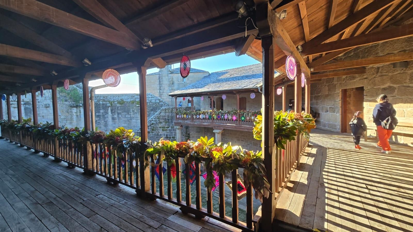 Galería | Castro Caldelas teje la Navidad punto a punto