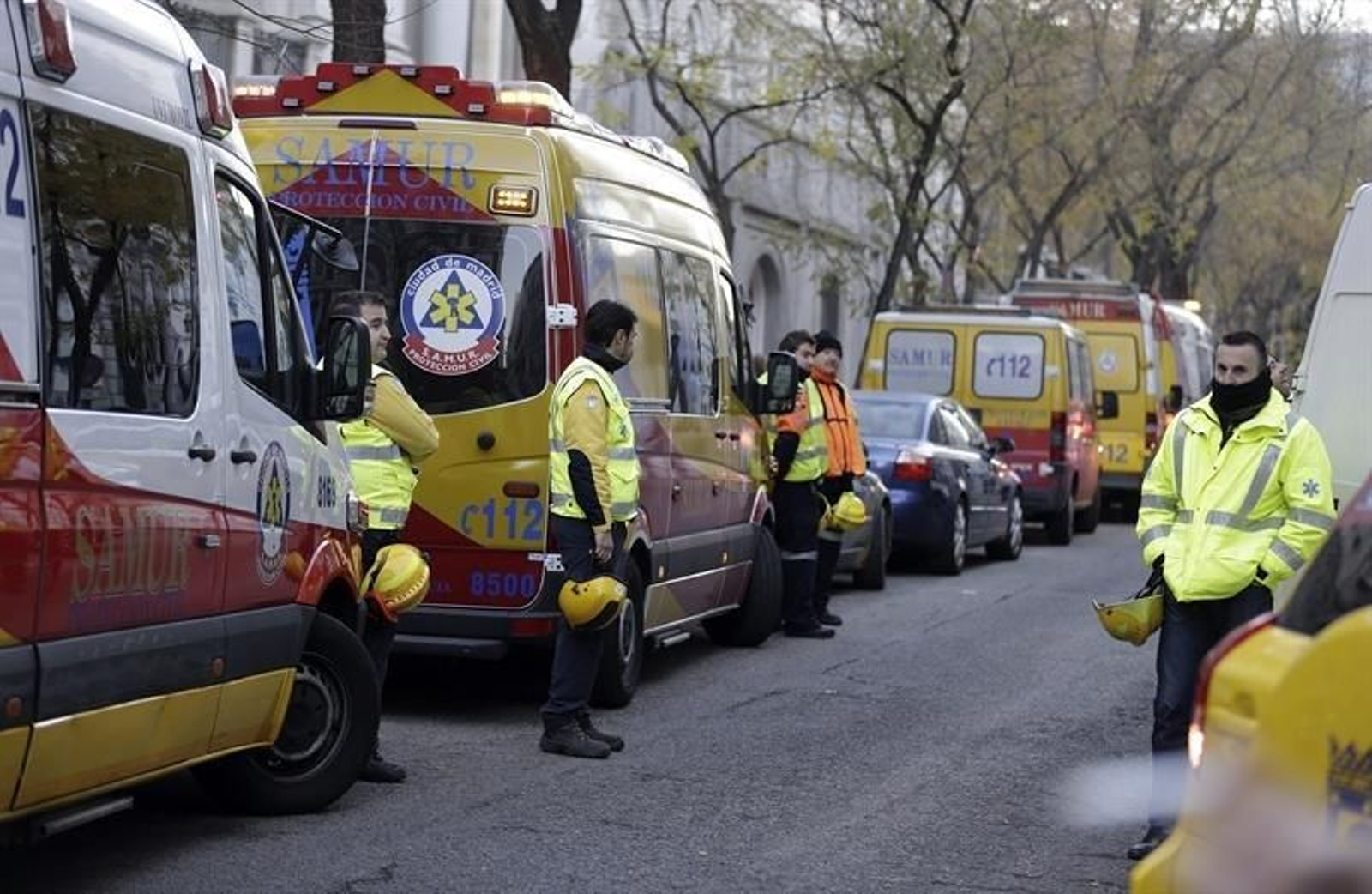 Empotran un coche contra la sede del PP en Madrid12