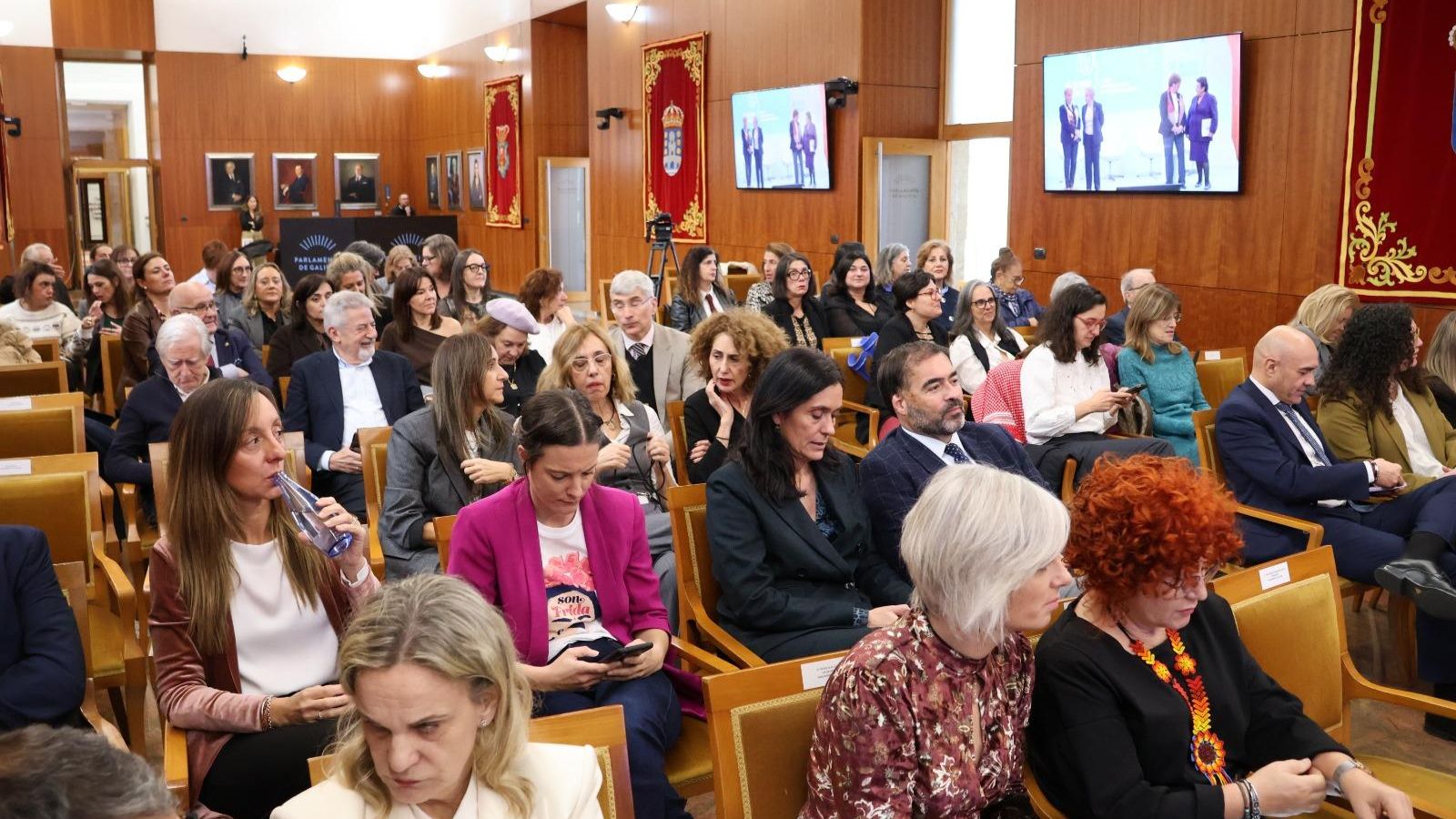 Autoridades y público asisstene al acto conmemorativo del 30 aniversario de la Conferencia Mundial sobre las Mujeres en Beijing.