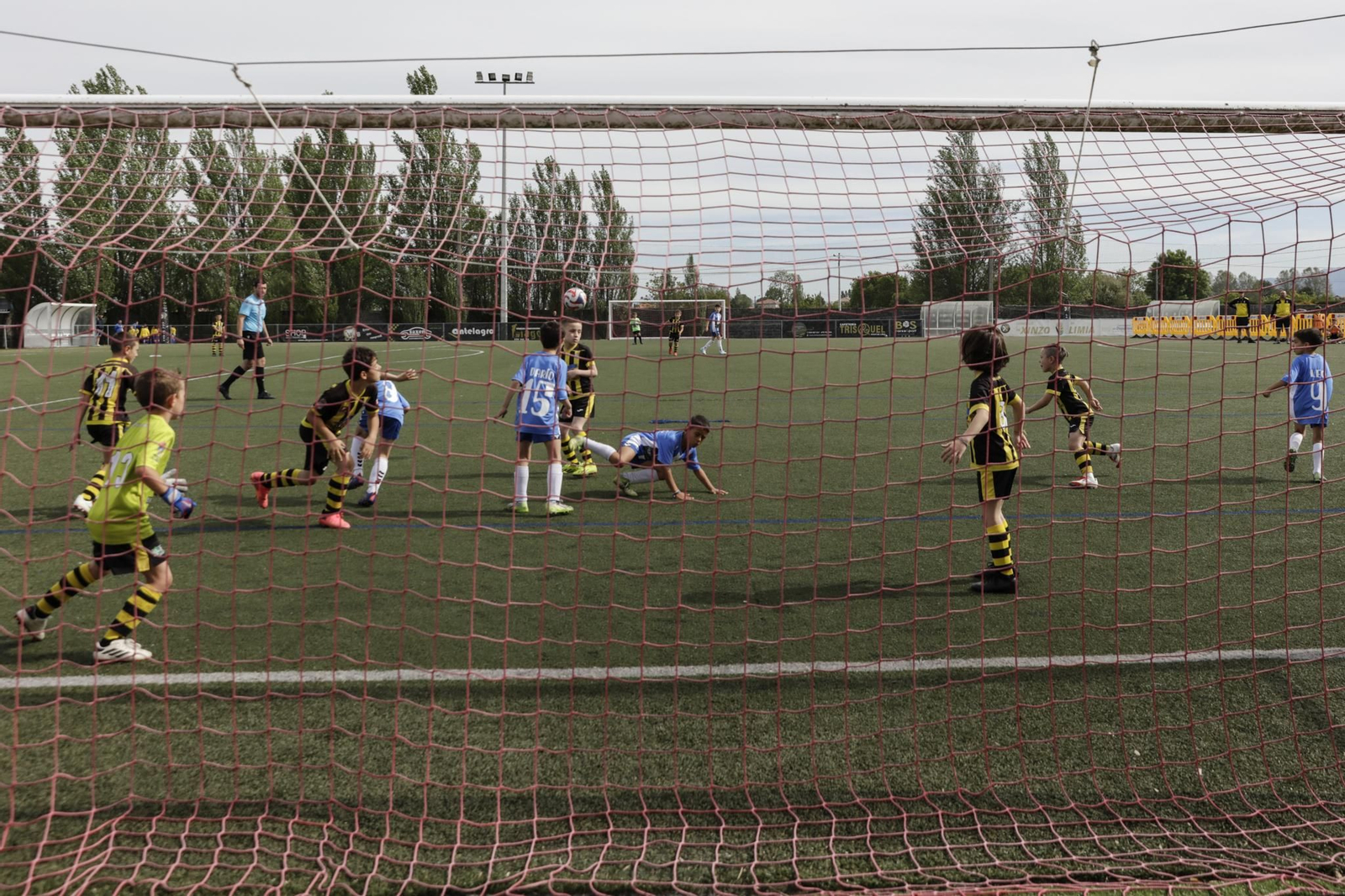 Galería | La fase intermedia del Campeonato Gallego de Fútbol 8 aterriza en Xinzo de Limia