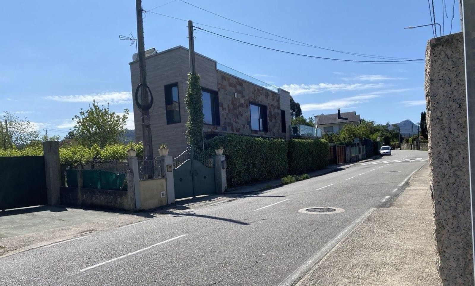 La vivienda en la que reside la pareja agredida.