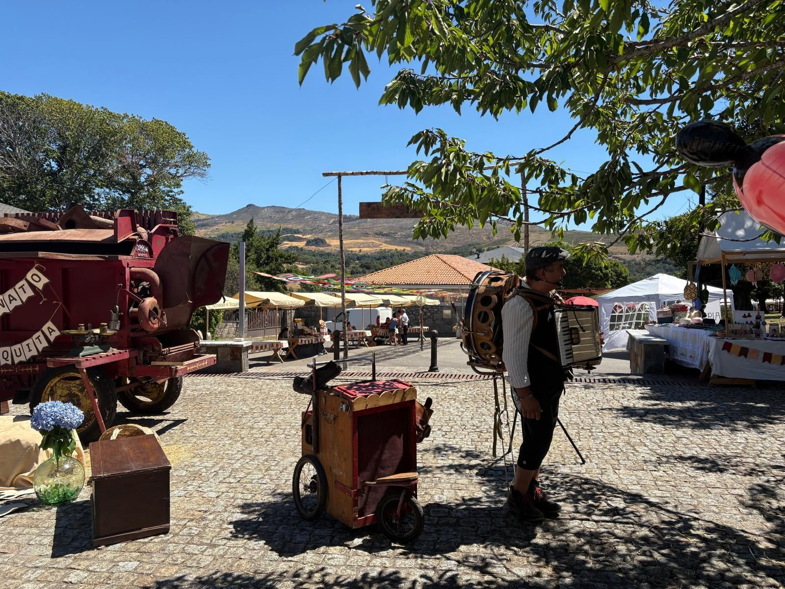 Galería | El VII Artesanato reúne a más de treinta artesanos en A Mezquita