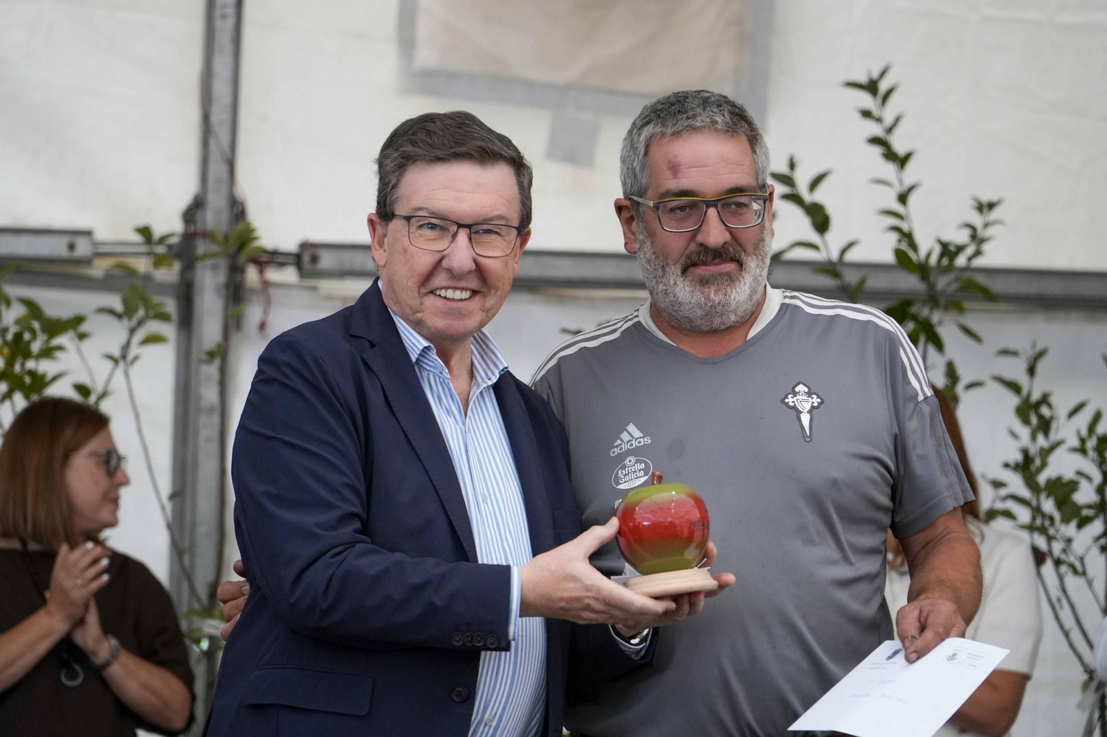 Galería | La Festa da Sidra triunfa en Bembrive con 1.000 litros repartidos
