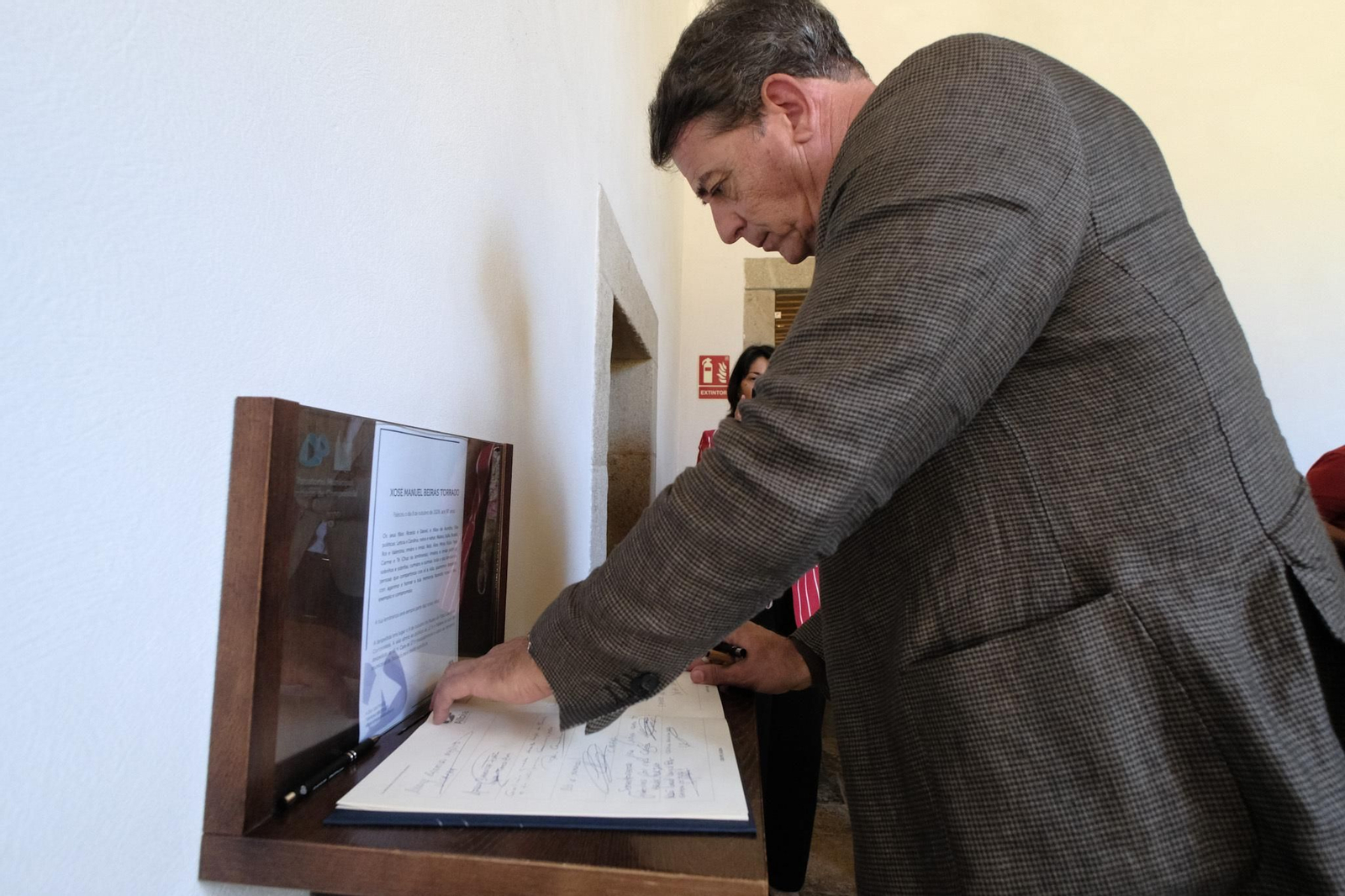 Galería | Adeus a Beiras no Museo do Pobo Galego: política, cultura e universidade despiden a "un compostelán universal"