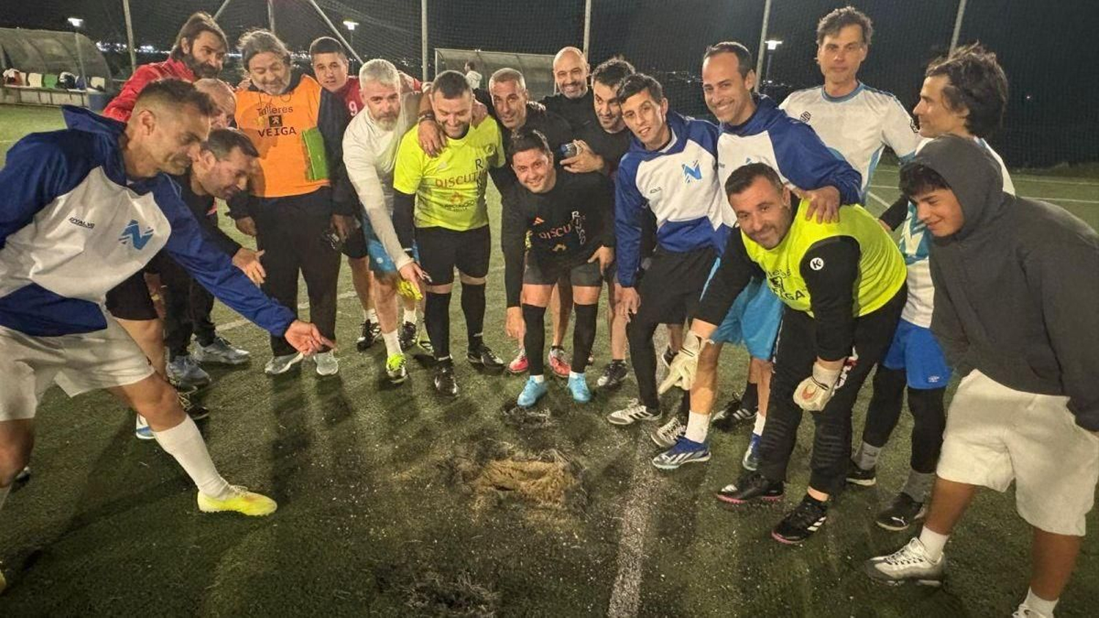 Los jugadores esta semana mostrando el socavón durante un entrenamiento.