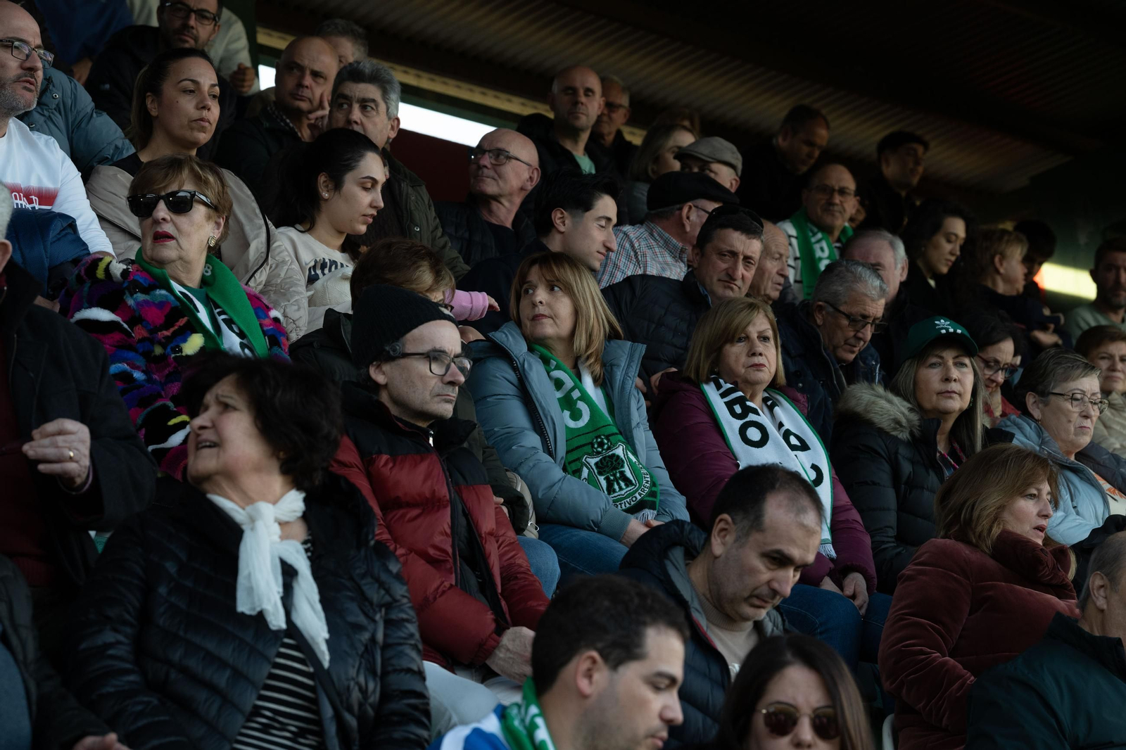 Galería | Espiñedo vive una tarde noche de fútbol donde el Arenteiro cayó ante el Tenerife