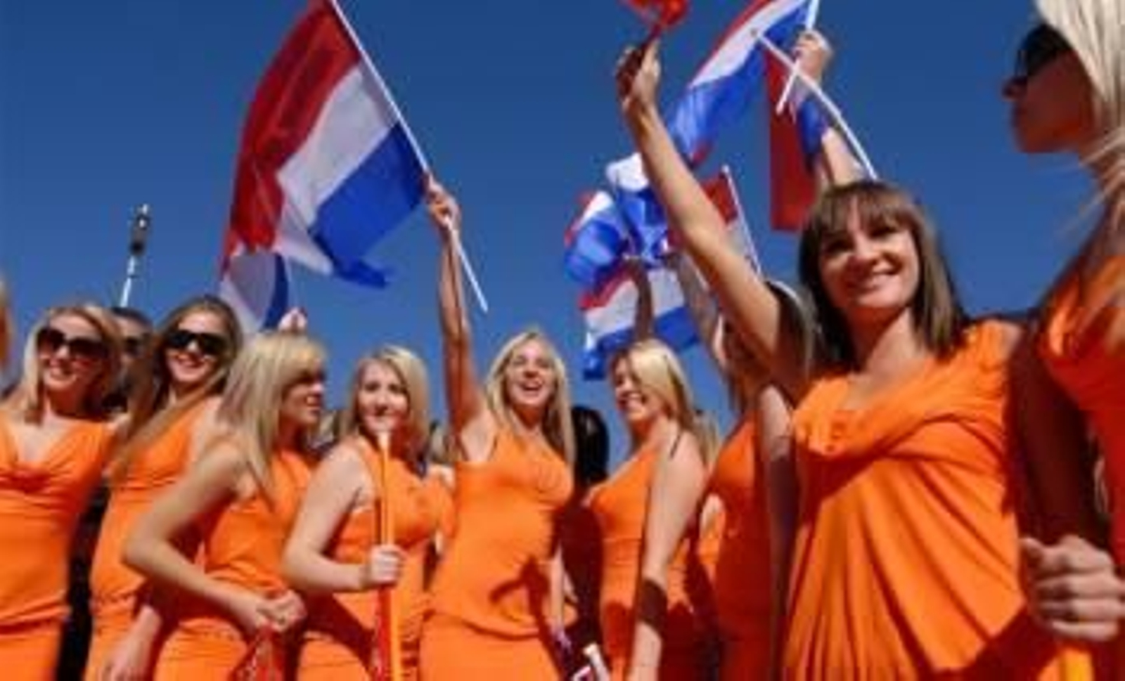 Las aficionadas holandesas nunca abandonan a su equipo