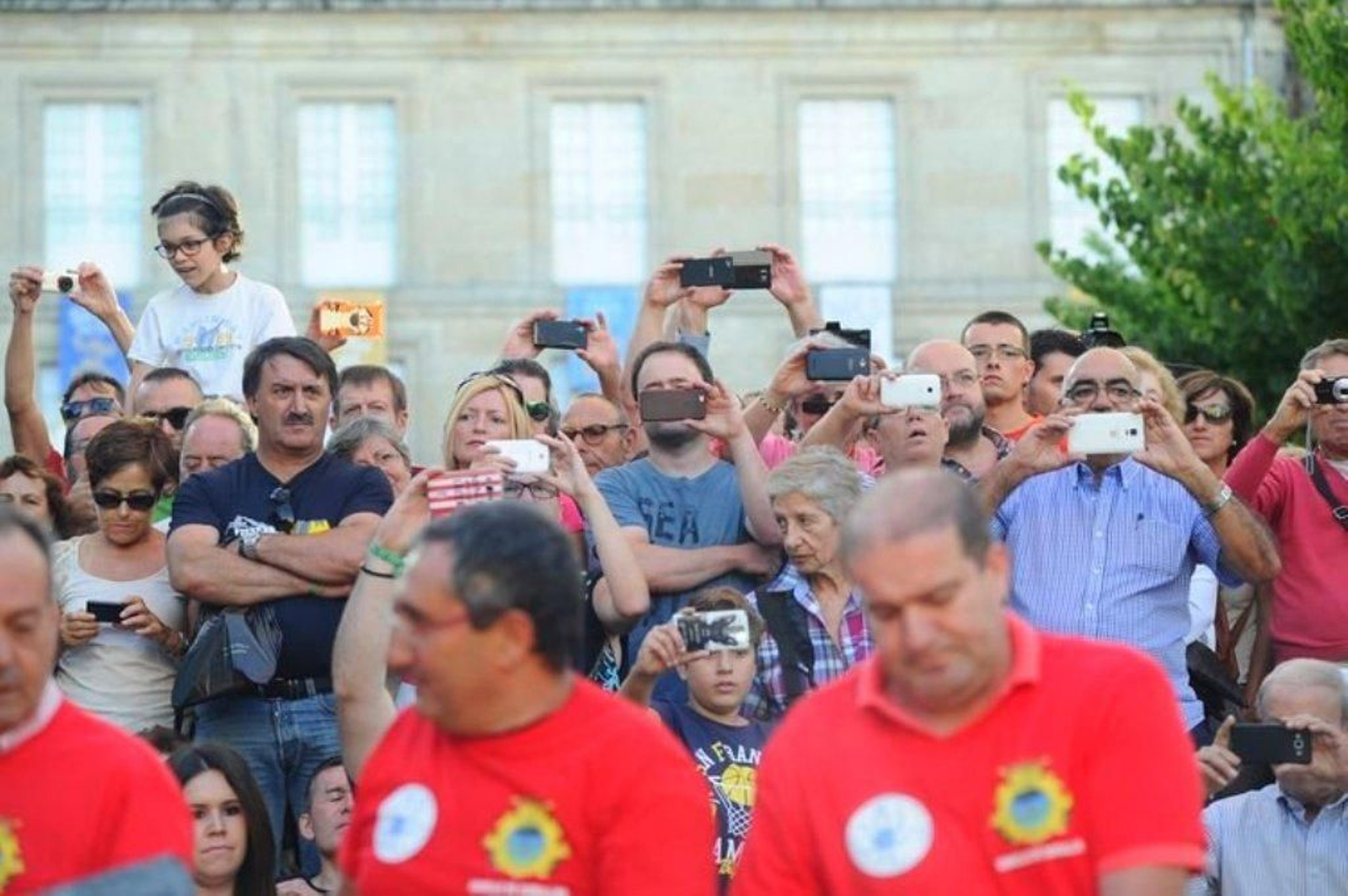 La elaboración de la tapa de pulpo más grande del mundo en Carballino 03