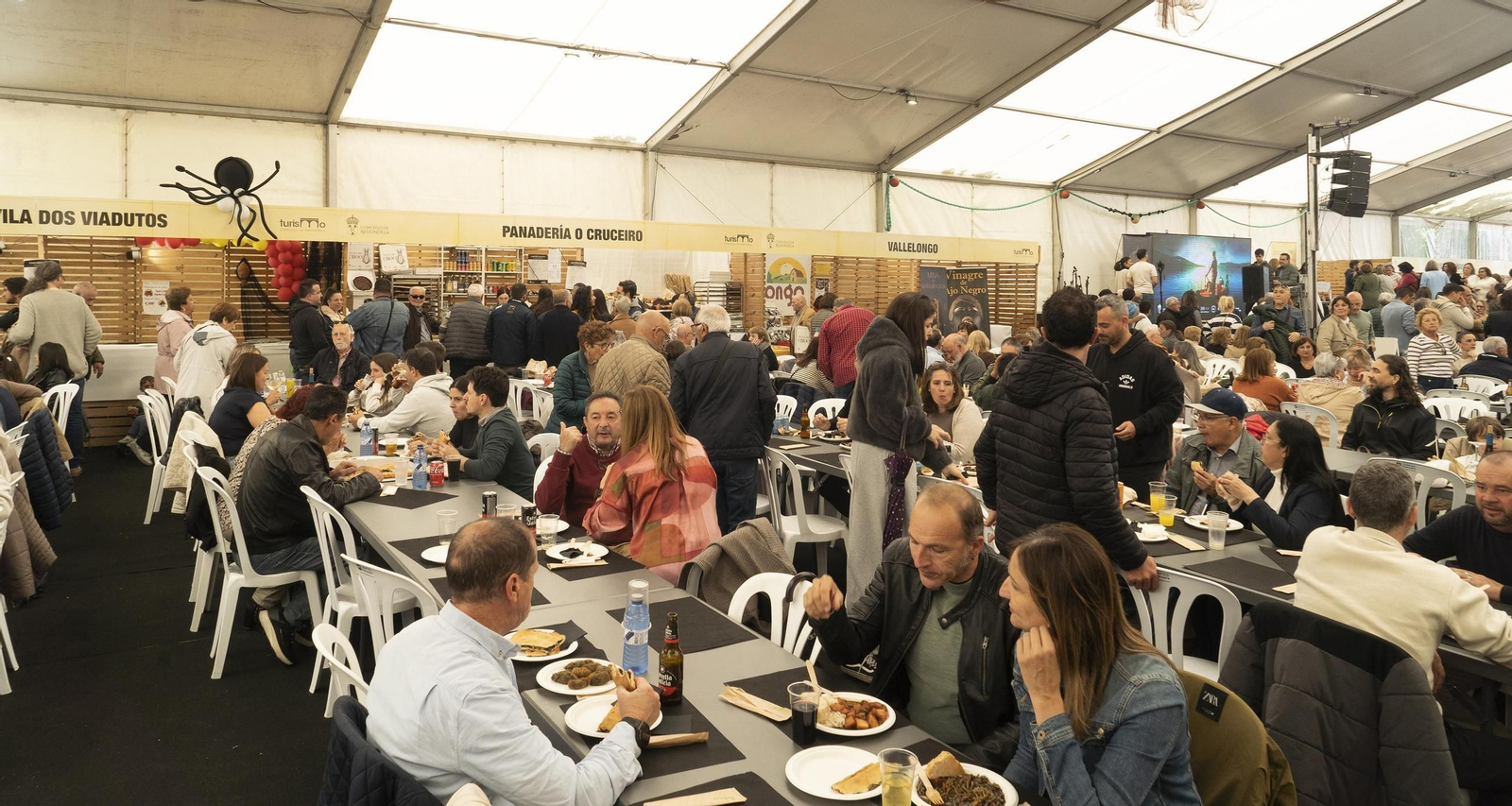 Galería | Un domingo en Redondela entre choco y Revilla