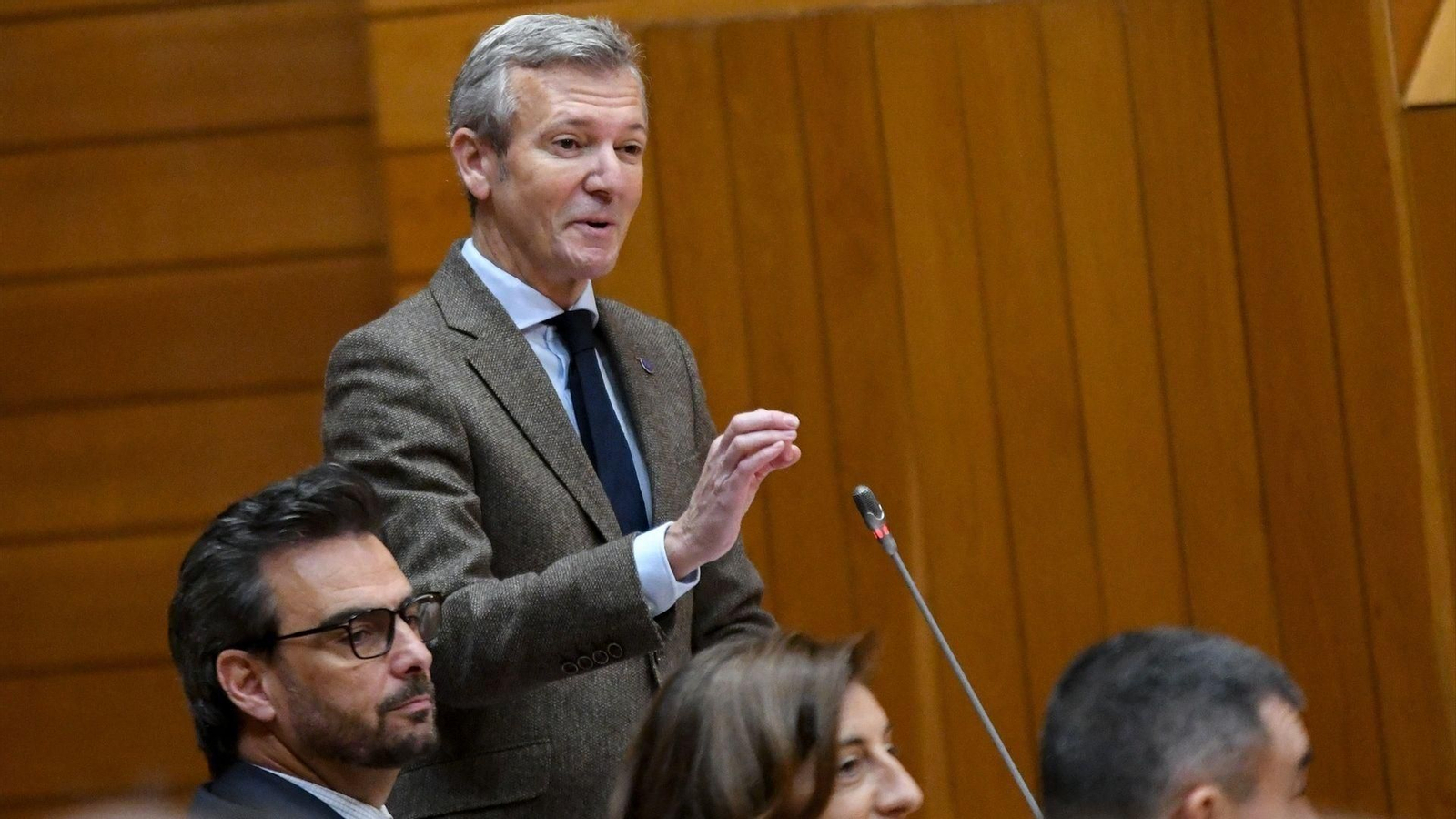 El presidente de la Xunta, Alfonso Rueda, en la sesión de control en el Parlamento.