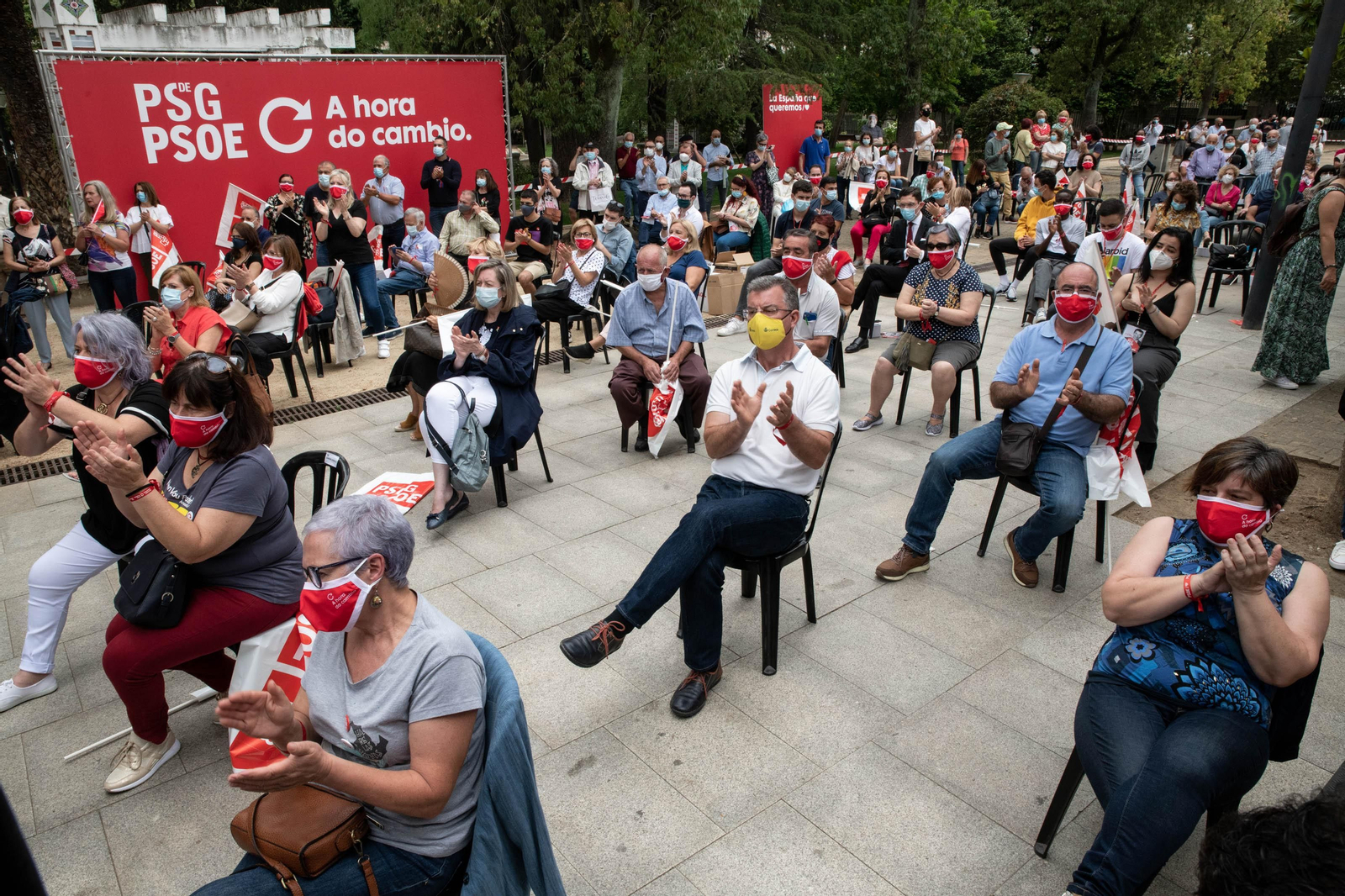 OURENSE (XARDÍNS DO POSÍO). 27/06/2020. OURENSE. El presidente del gobierno, Pedro Sánchez, acompaña al candidato a la Xunta de Galicia, Gonzalo Caballero y a Marina Ortega en un mitin del PSdeG-PSOE. FOTO: ÓSCAR PINAL