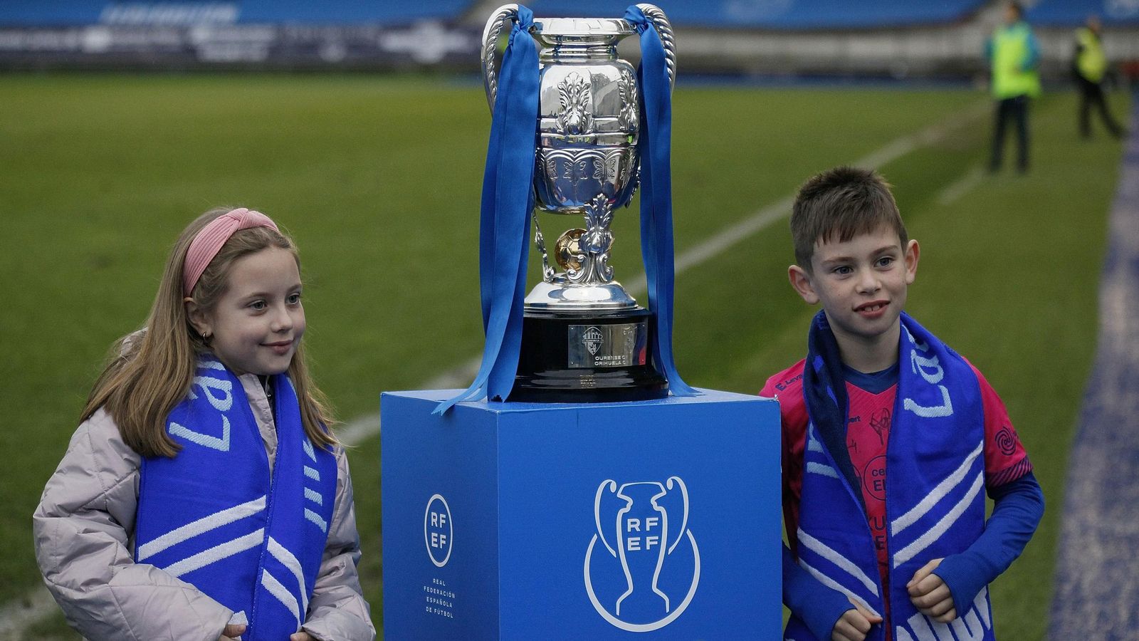 Galería | Tarde de lluvia y fútbol en O Couto para el Ourense CF y CD Guadalajara