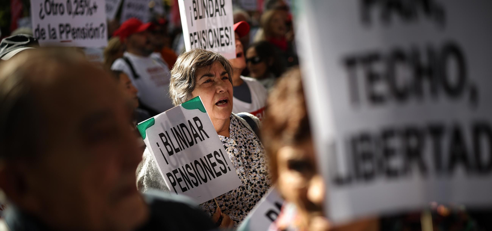 Miles de pensionistas se unen en Madrid para exigir la subida del 6%