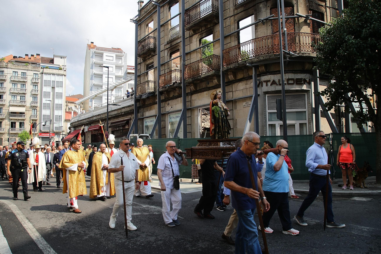 Galería | As Caldas celebra su día con una multitud de fieles