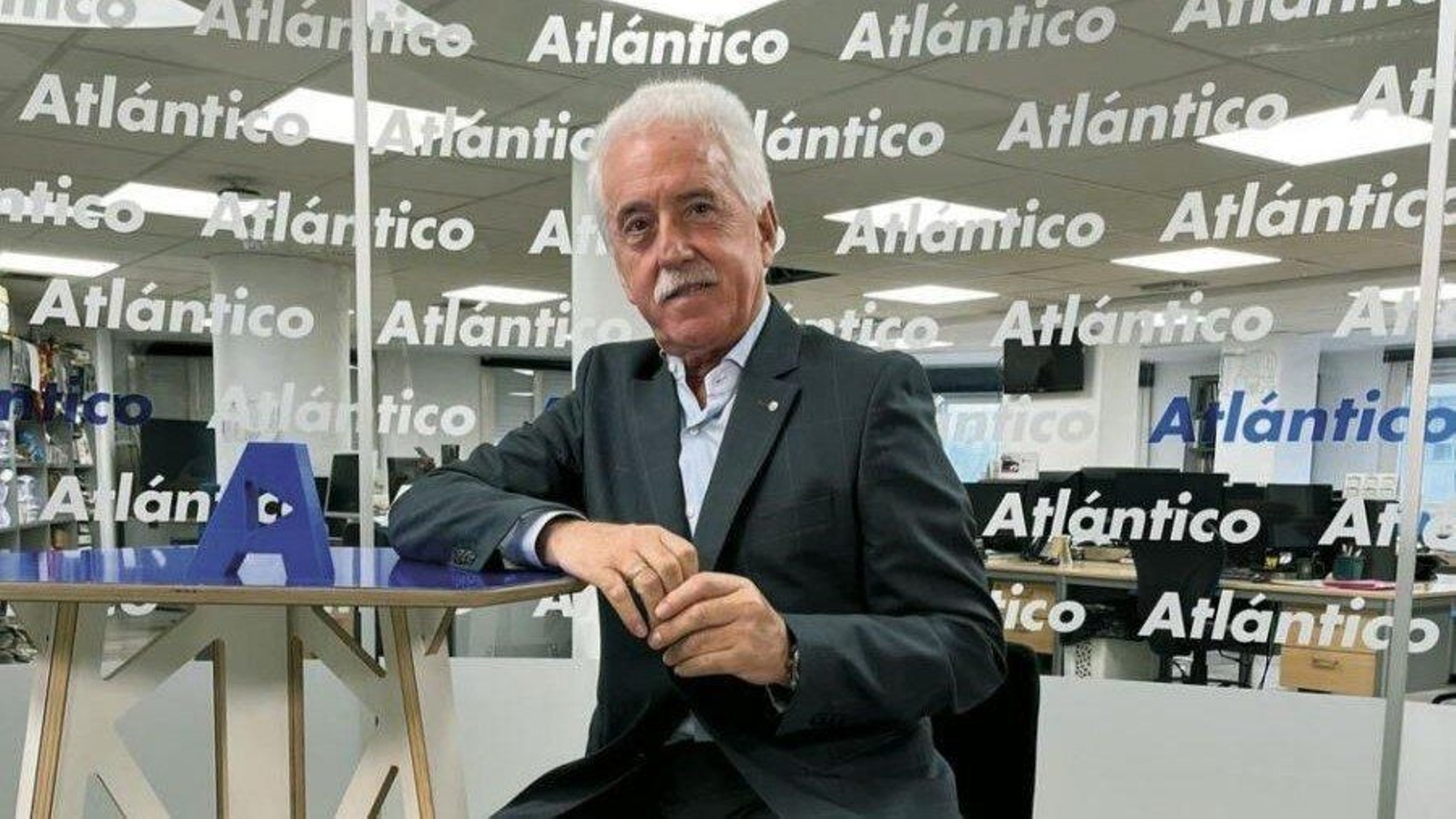 Ramón Alonso en el set de Atlántico TV.