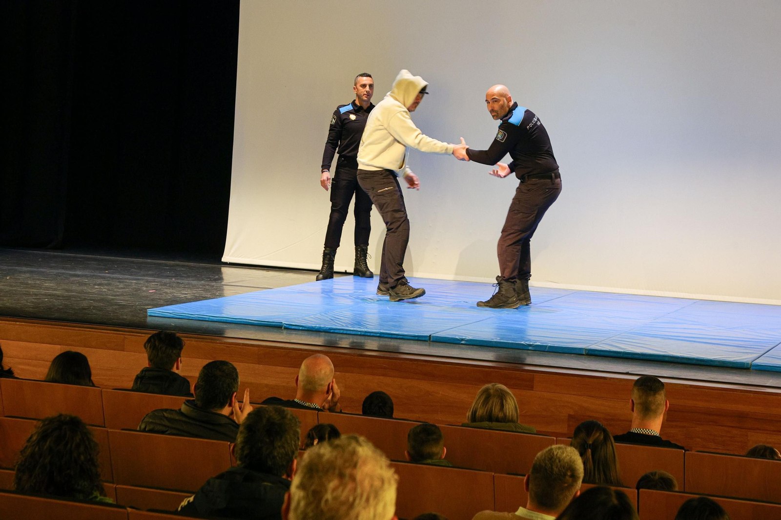 Galería | Niños y mayores descubren el trabajo de la Policía Local de Vigo
