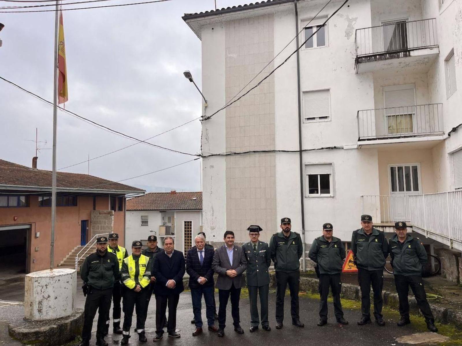 Pedro Blanco con Gerardo Seoane, González Afonso y miembros de la Guardia Civil
